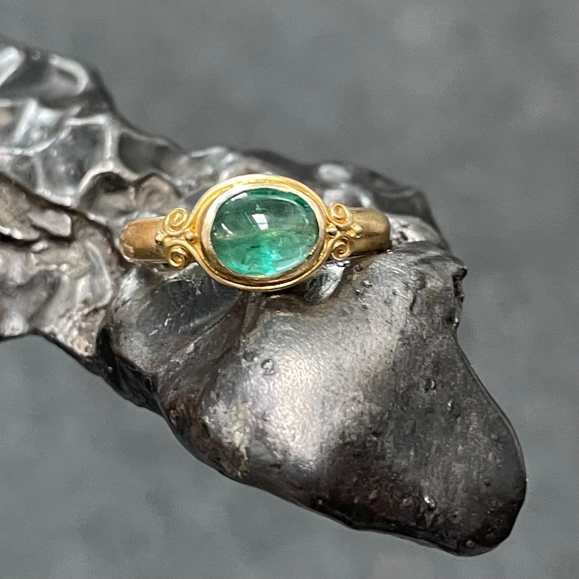 Steven Battelle 1.1 Carats Cabochon Emerald 18K Gold Ring 3