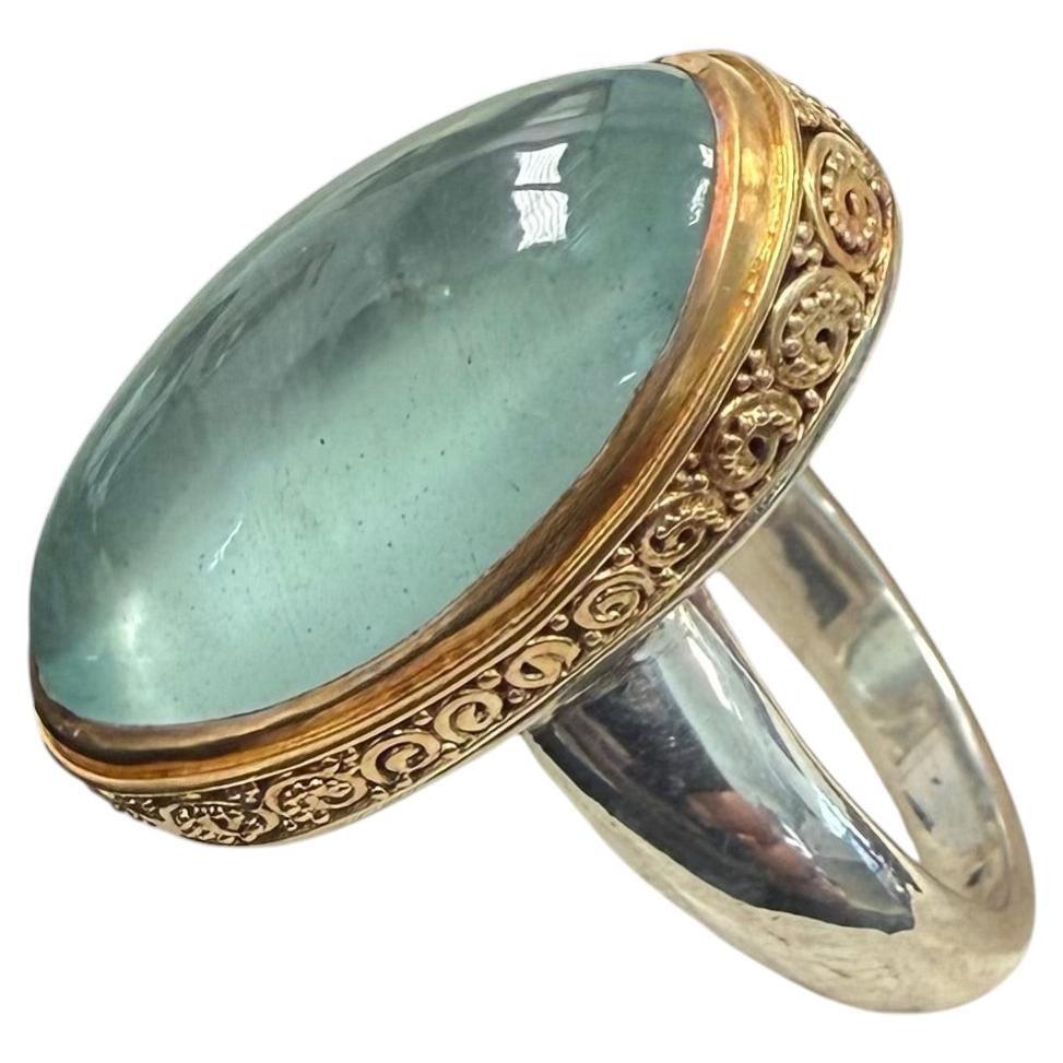 Steven Battelle – Ring aus 22-karätigem Gold und Sterlingsilber mit einem Aquamarin-Cabochon von 11,1 Karat