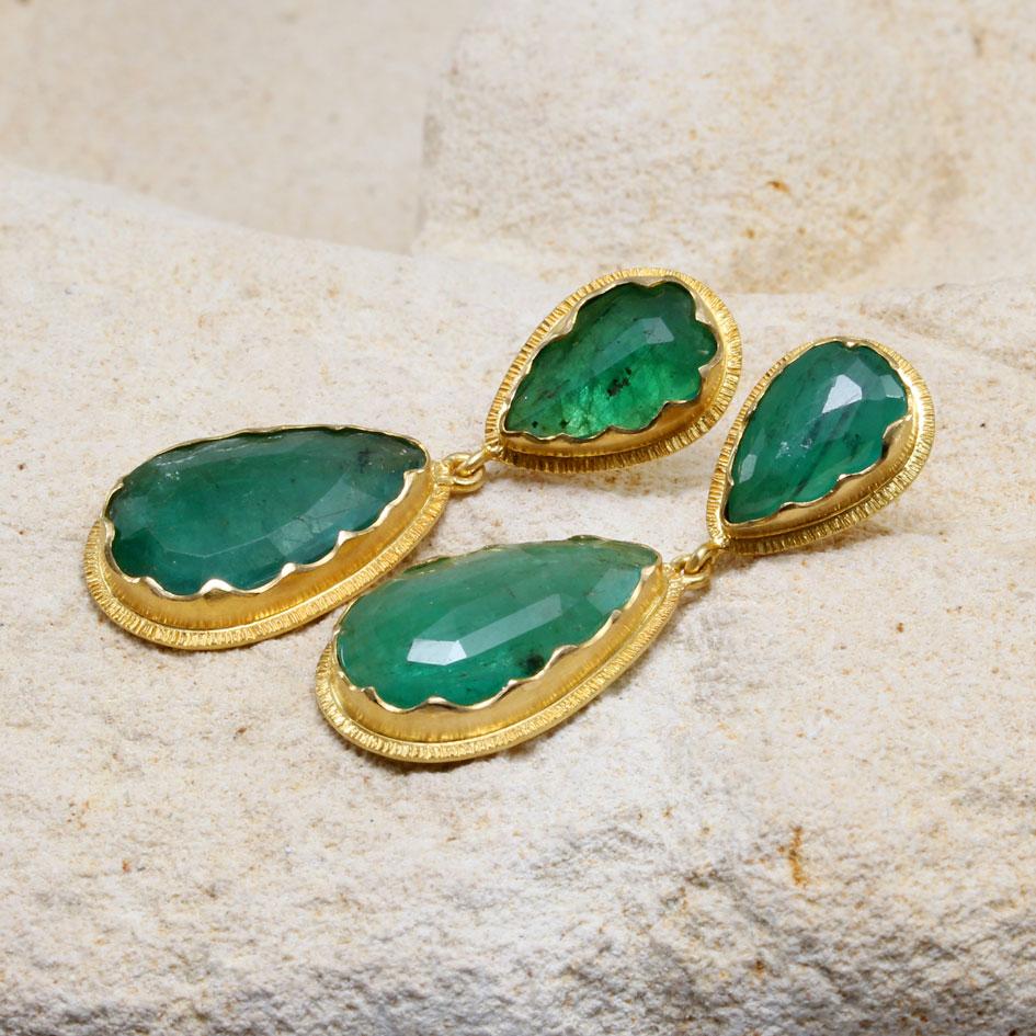 Pear Cut Steven Battelle 11.1 Carats Zambian Emerald 18K Gold Post Earrings For Sale