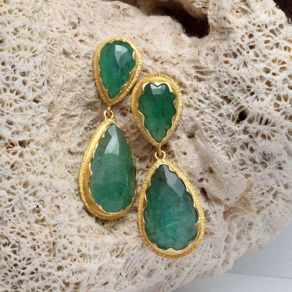 Steven Battelle 11.1 Carats Zambian Emerald 18K Gold Post Earrings In New Condition For Sale In Soquel, CA