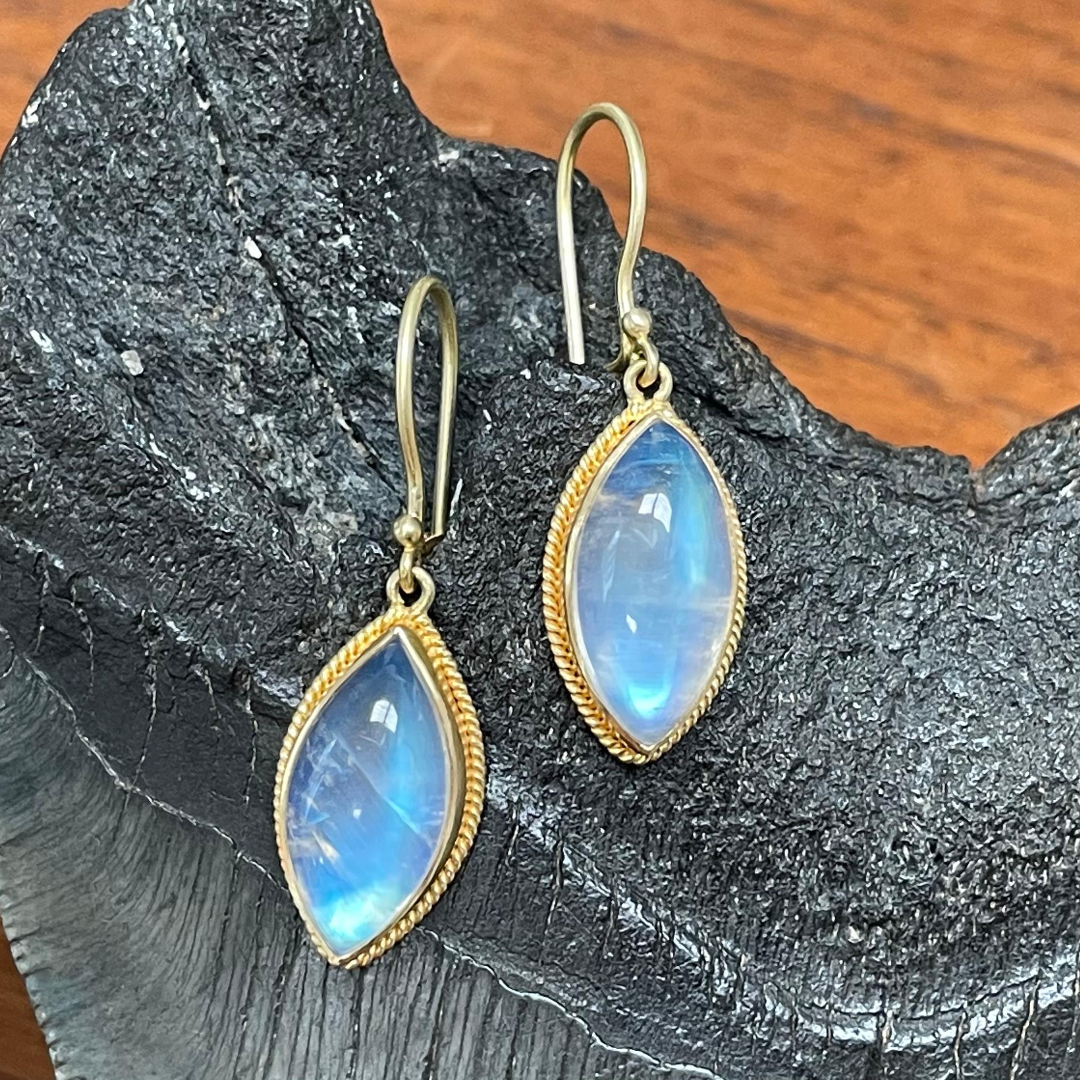 Steven Battelle 11.3 Carats Rainbow Moonstone 18K Gold Wire Earrings For Sale 3