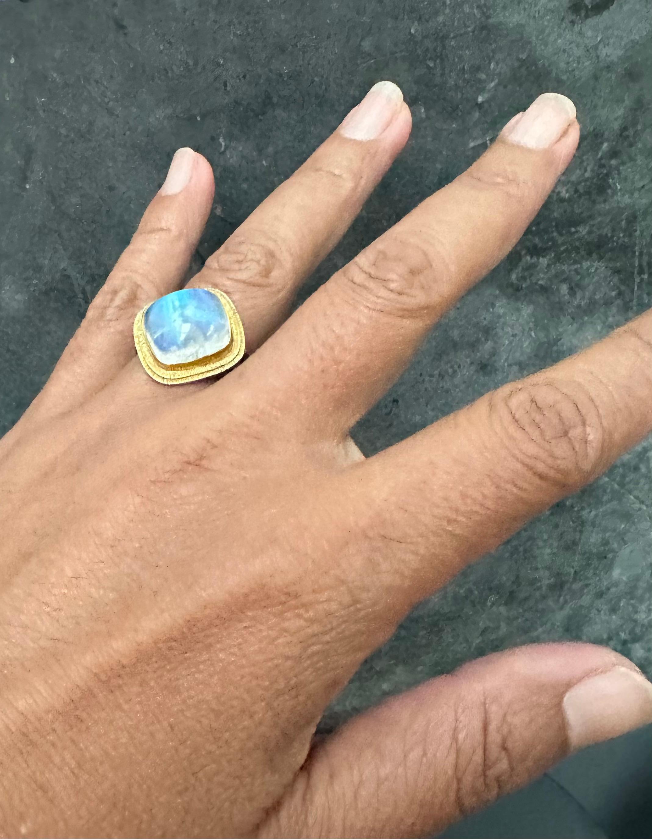 Steven Battelle 11,4 Karat Regenbogen Mondstein 18K Gold/oxidiertes Silber Ring im Angebot 1