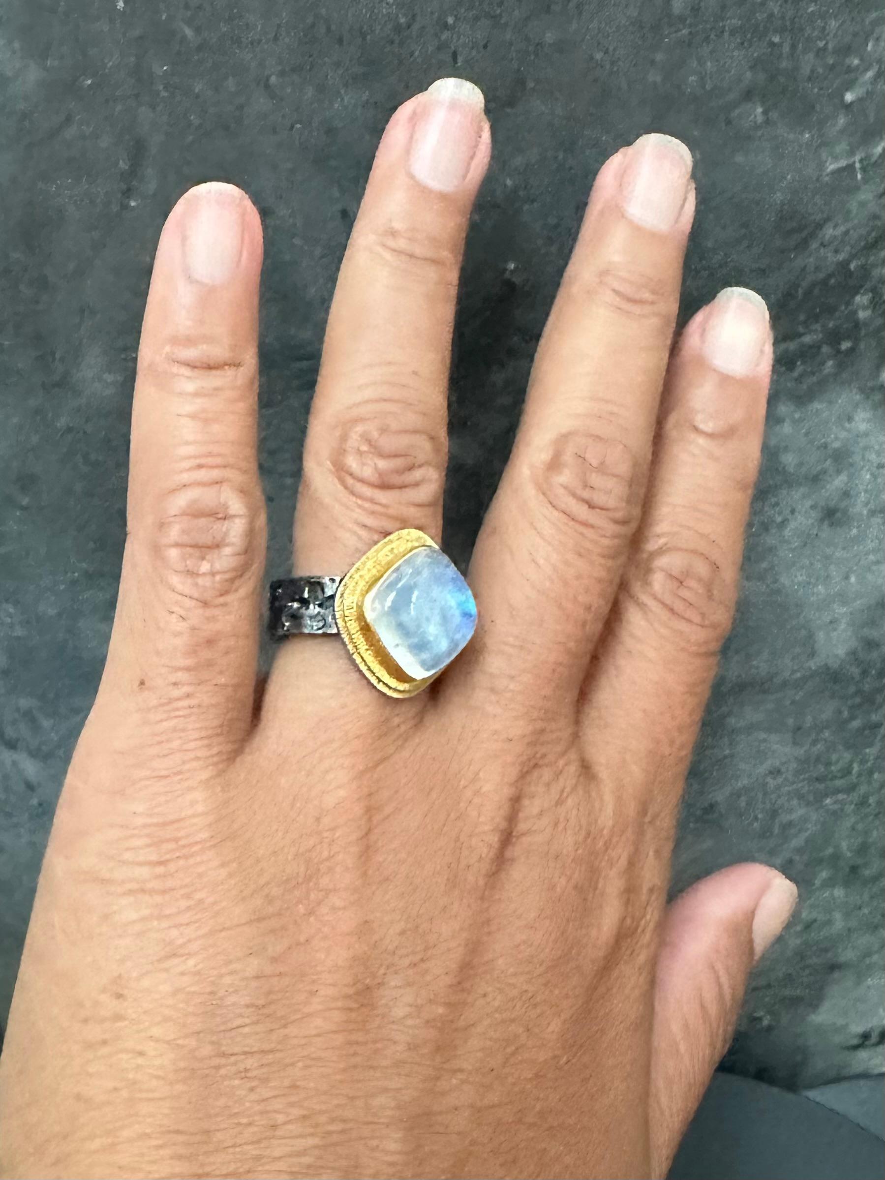 Steven Battelle 11,4 Karat Regenbogen Mondstein 18K Gold/oxidiertes Silber Ring im Angebot 2