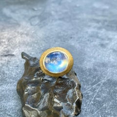Steven Battelle 11.5 Carats Rainbow Moonstone Cabochon 18K Gold Ring