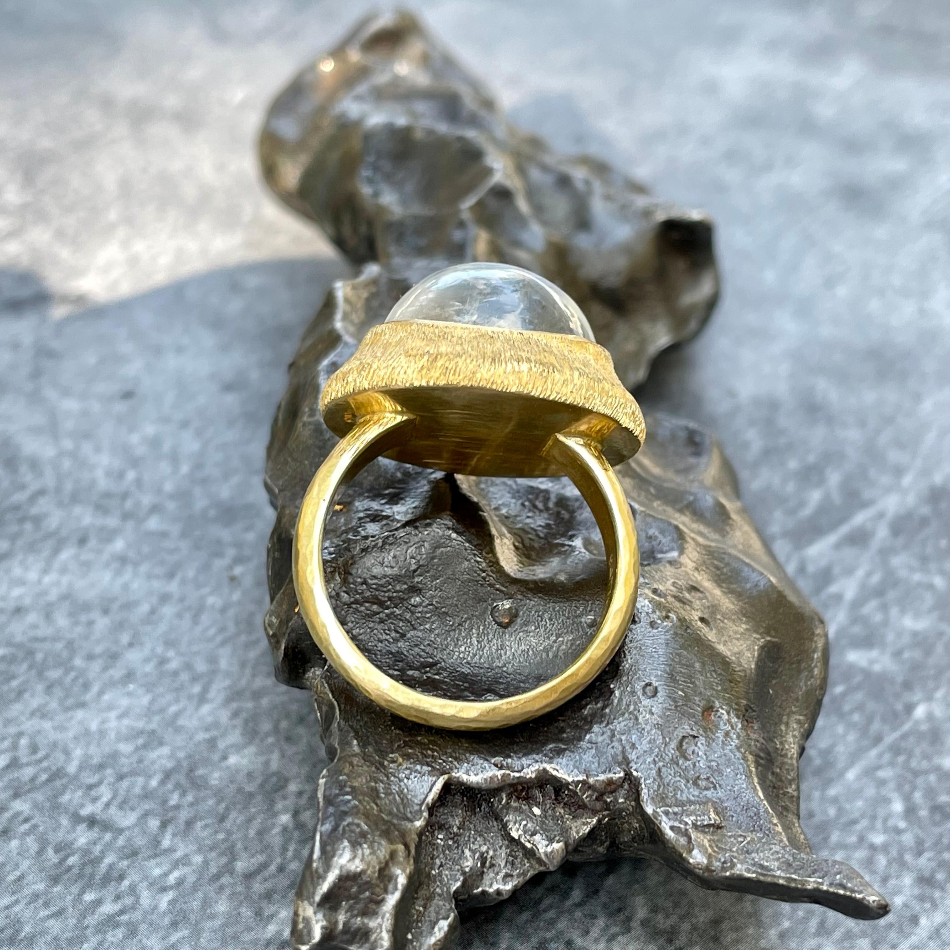 Steven Battelle 11,5 Karat Regenbogen Mondstein Cabochon 18K Gold Ring im Zustand „Neu“ im Angebot in Soquel, CA