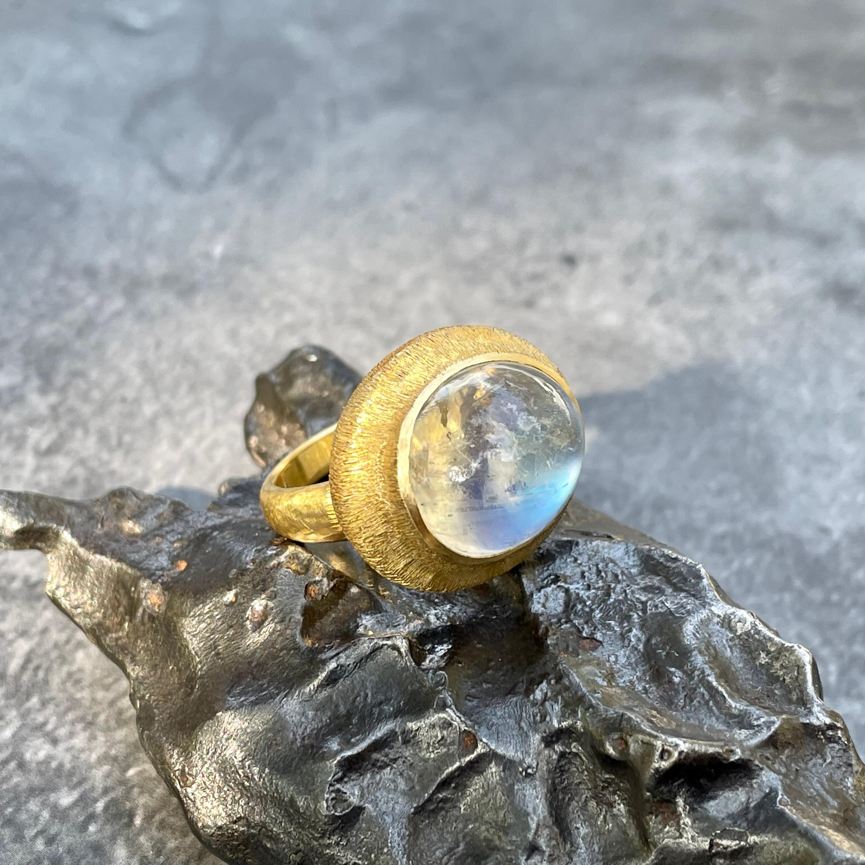 Steven Battelle, bague en or 18 carats avec cabochon de pierre de lune arc-en-ciel 11,5 carats Neuf - En vente à Soquel, CA