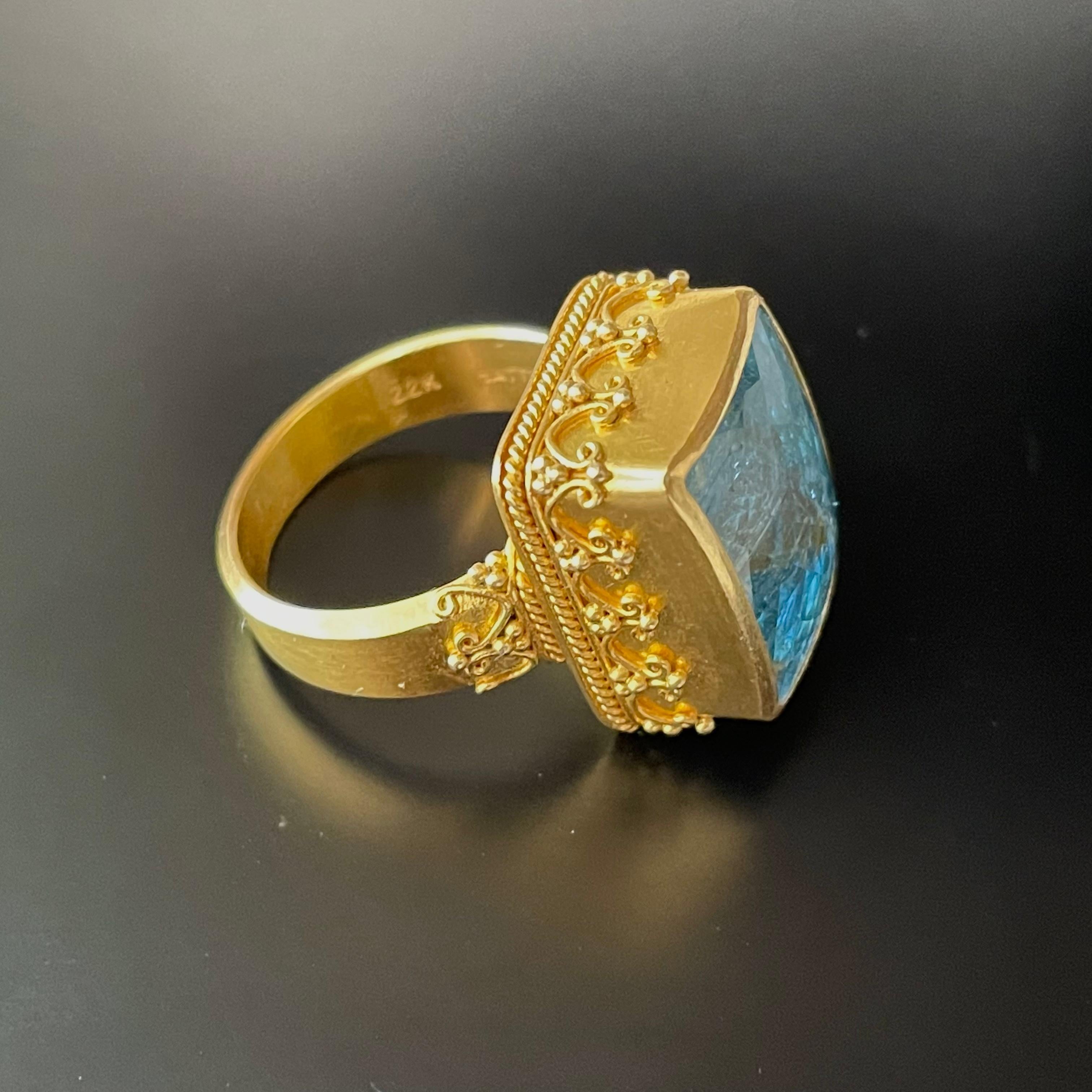Steven Battelle 11.5 Carats Rectangular Aquamarine Handmade 22K Gold Ring For Sale 1