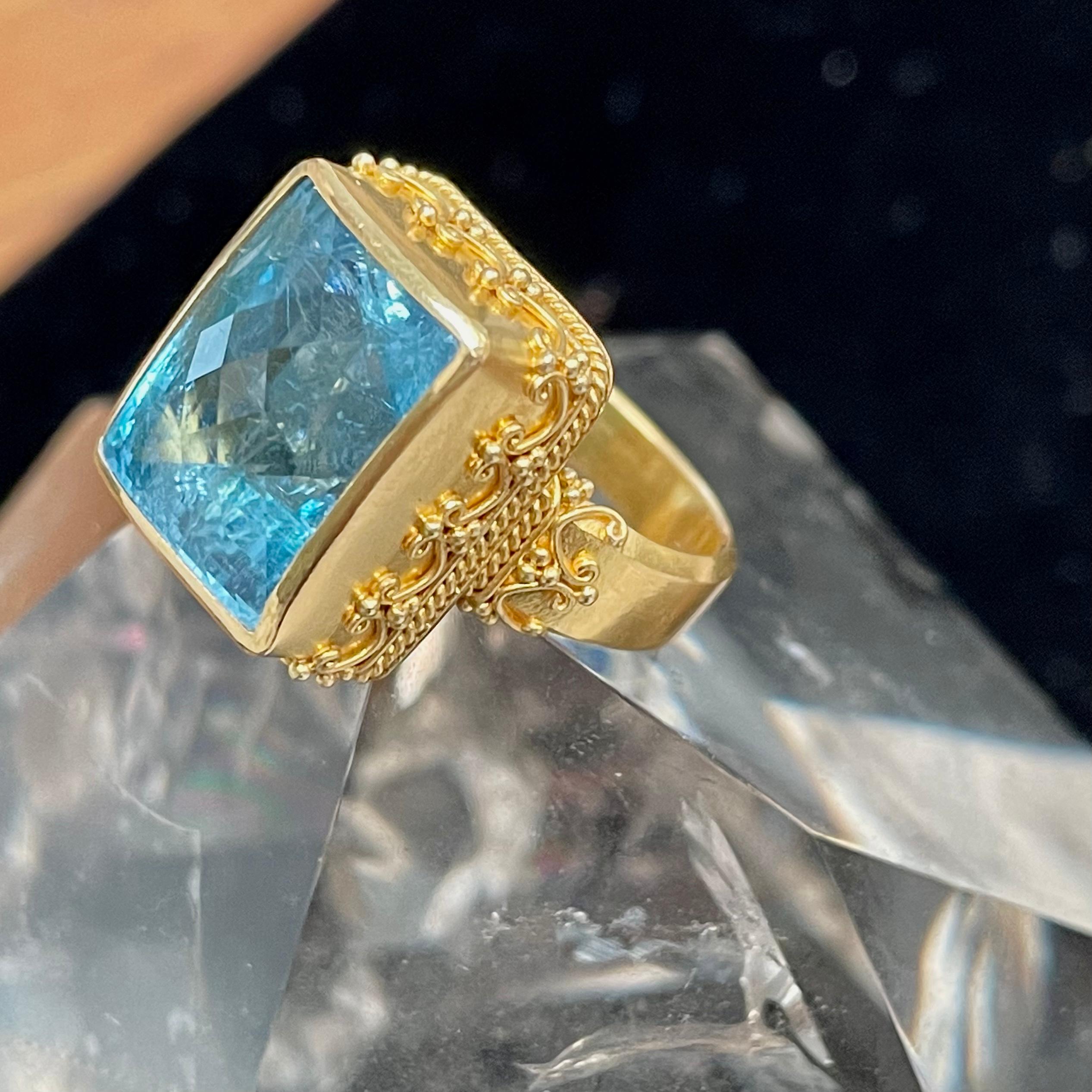 Steven Battelle 11.5 Carats Rectangular Aquamarine Handmade 22K Gold Ring For Sale 2