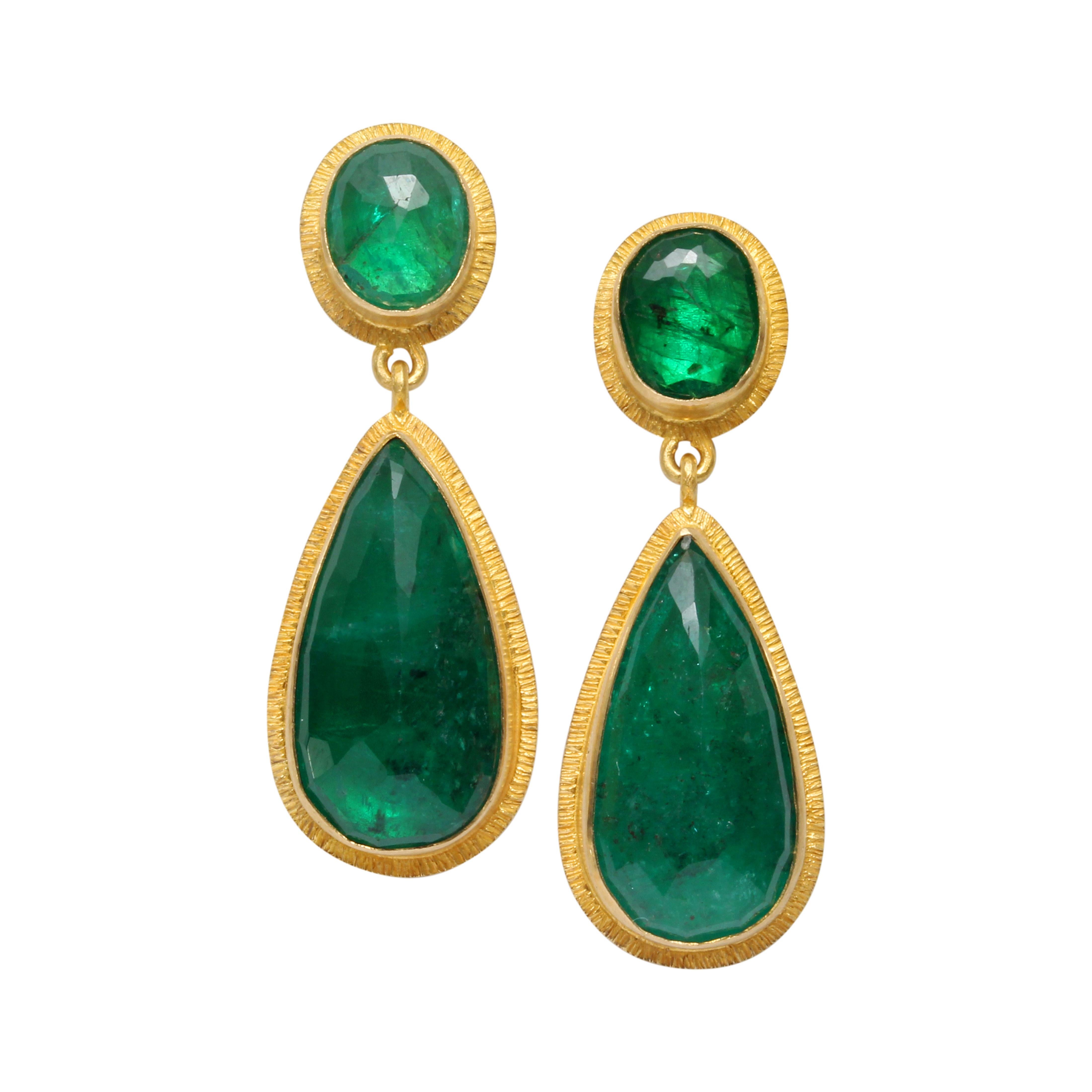 Steven Battelle Orecchini a perno in oro 18 carati con smeraldo dello Zambia da 11,5 carati