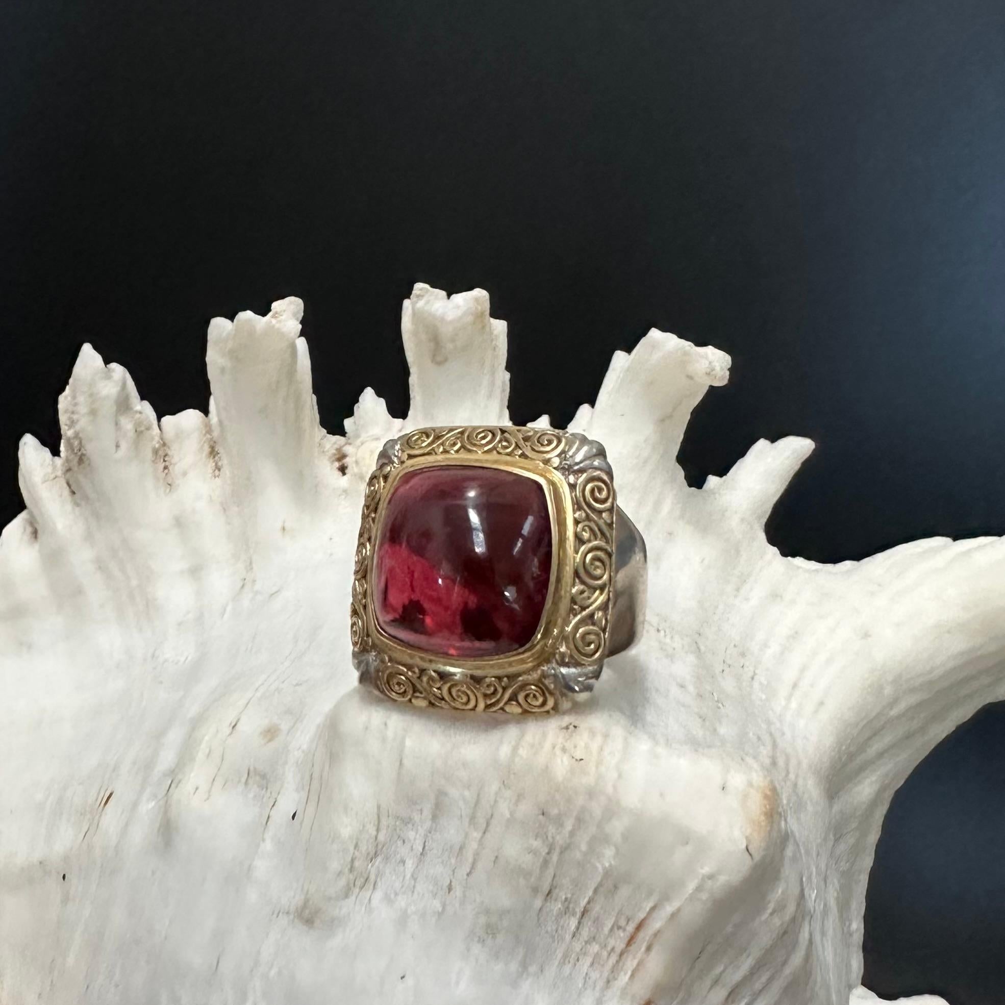 Contemporary Steven Battelle 11.7 Carats Cabochon Pink Tourmaline Sterling 18K Gold Ring For Sale