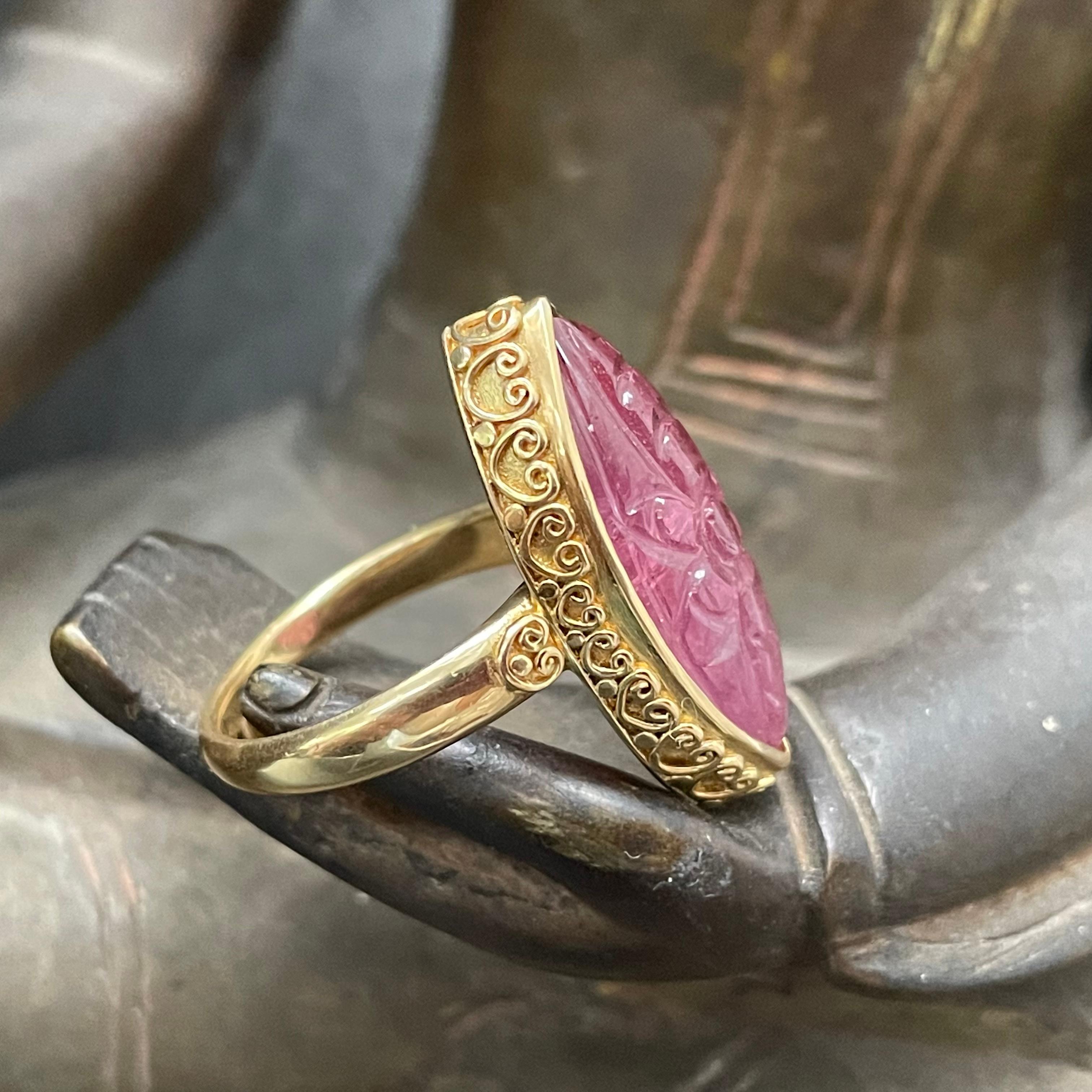 Steven Battelle 11.7 Carats Carved Ruby 18K Gold Ring For Sale 5