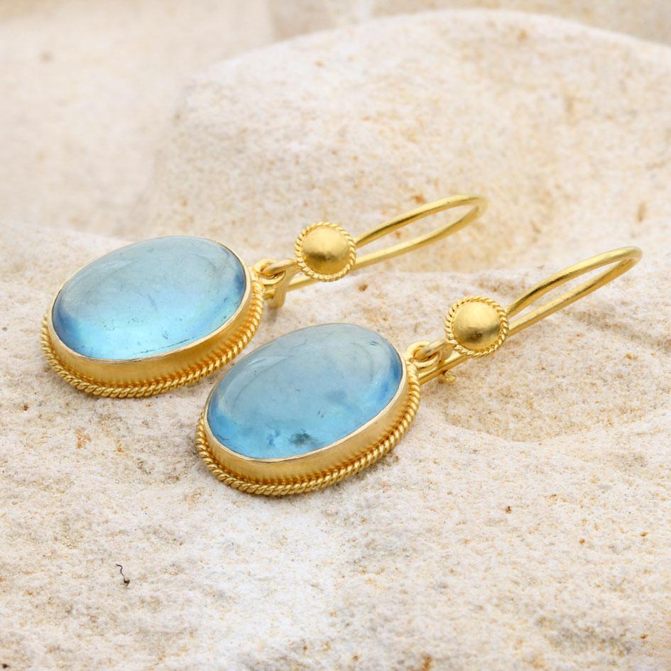Contemporaneo Steven Battelle 11.8 Carats Cabochon Aquamarine 18K Gold Earrings in vendita
