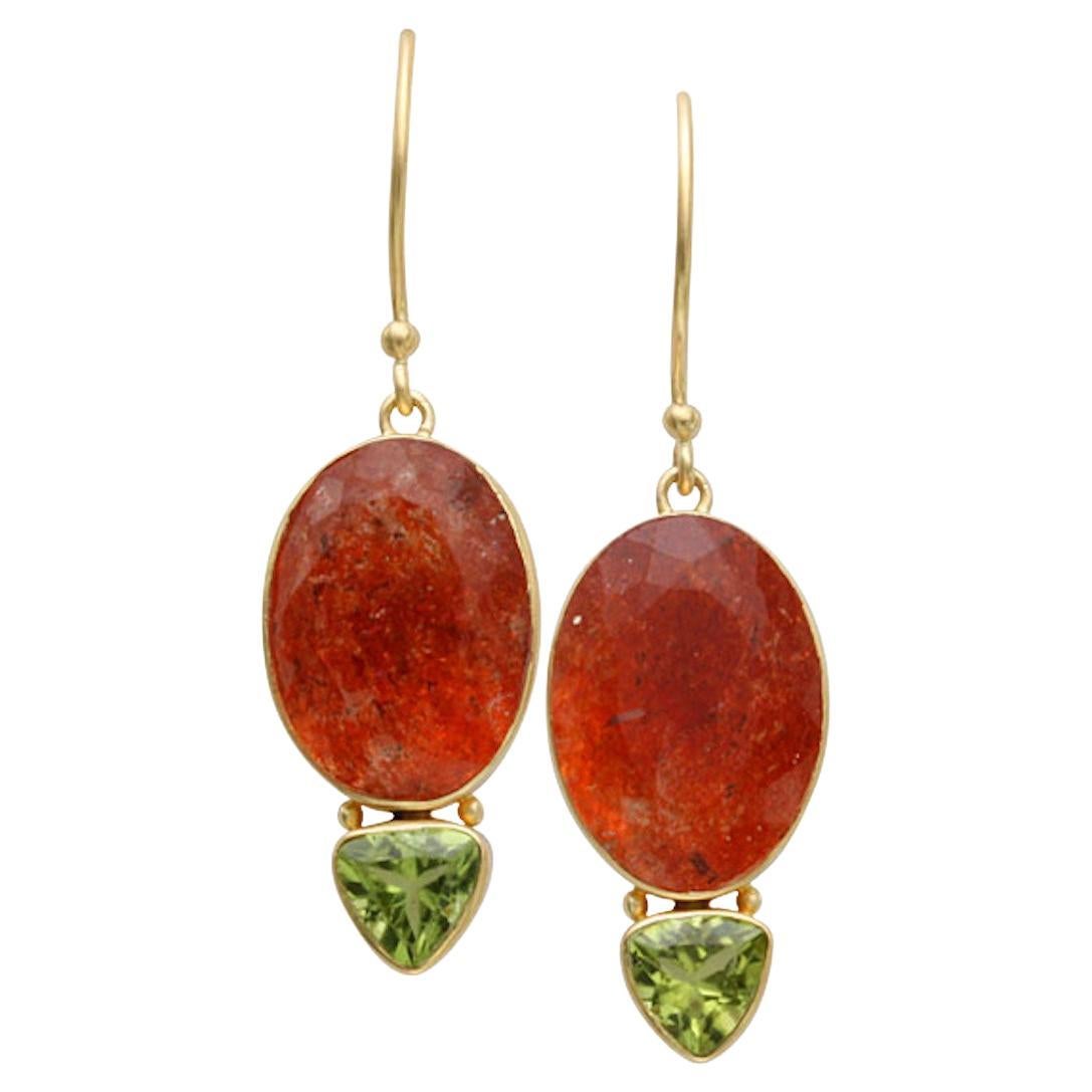 Steven Battelle 11.9 Carats Sunstone Peridot 18K Gold Drop Earrings For Sale