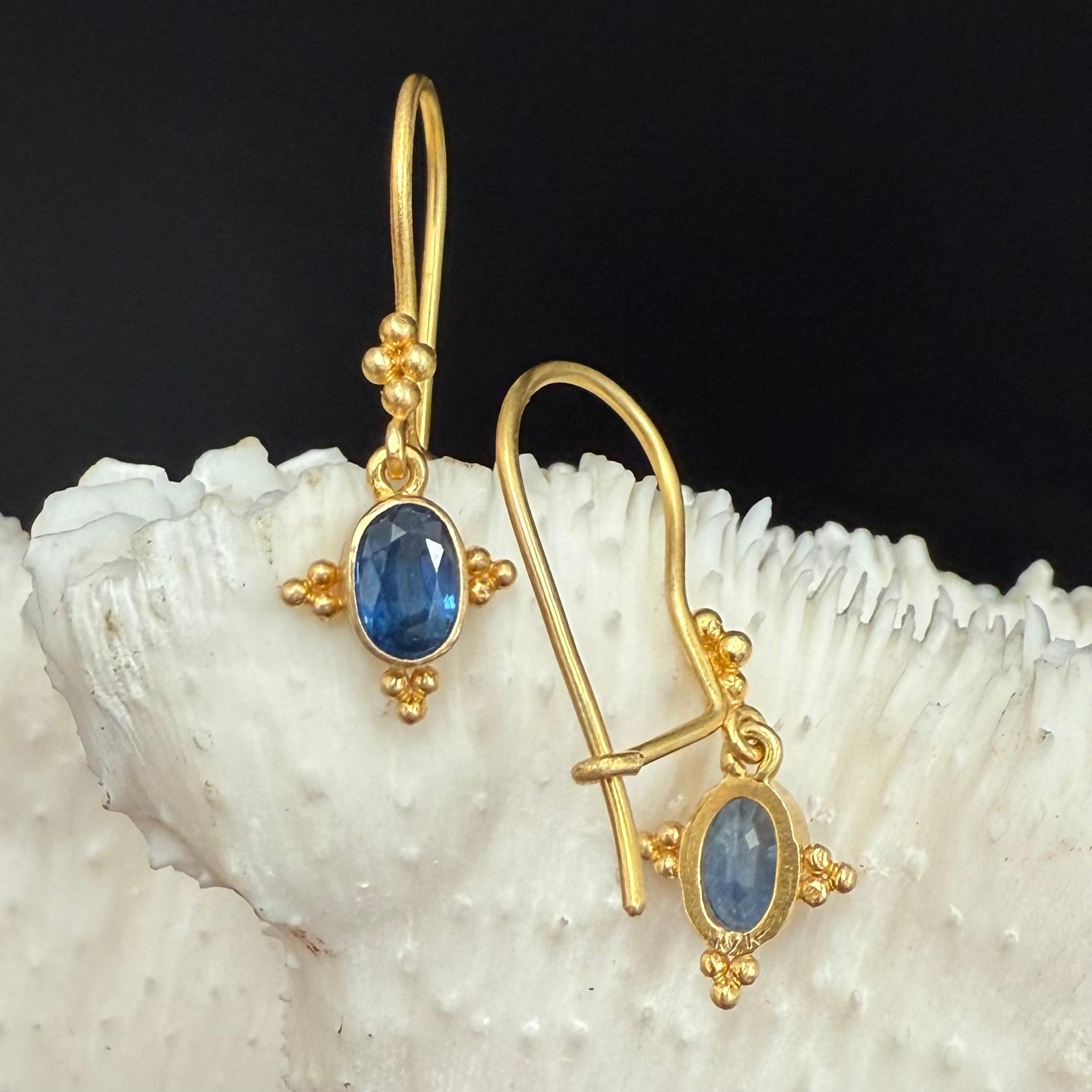 Steven Battelle 1.2 Carats Blue Sapphire 18K Gold Granulated Wire Earrings 4