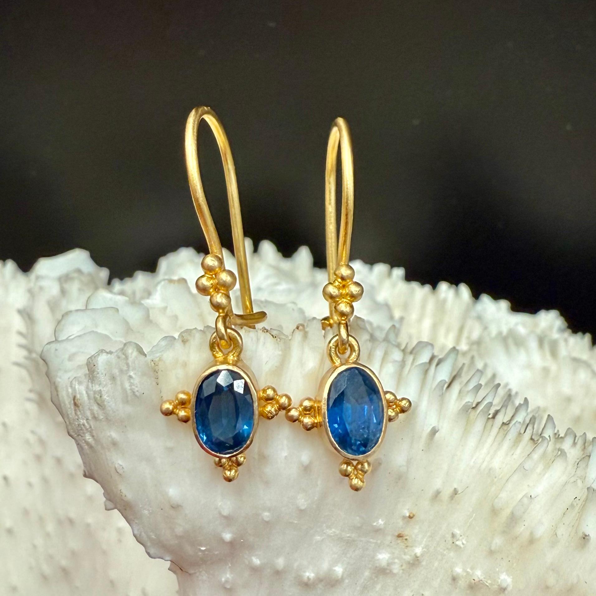 Steven Battelle 1.2 Carats Blue Sapphire 18K Gold Granulated Wire Earrings 7