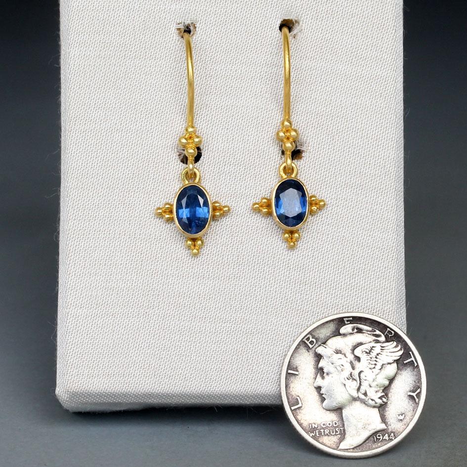 Contemporary Steven Battelle 1.2 Carats Blue Sapphire 18K Gold Granulated Wire Earrings