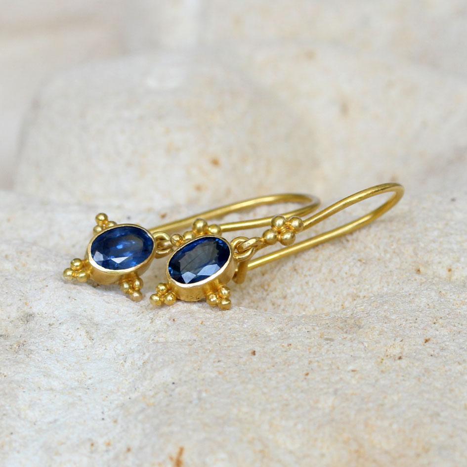 Steven Battelle 1.2 Carats Blue Sapphire 18K Gold Granulated Wire Earrings In New Condition In Soquel, CA