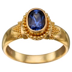 Steven Battelle, bague en or 22 carats avec saphir bleu de 1,2 carat 