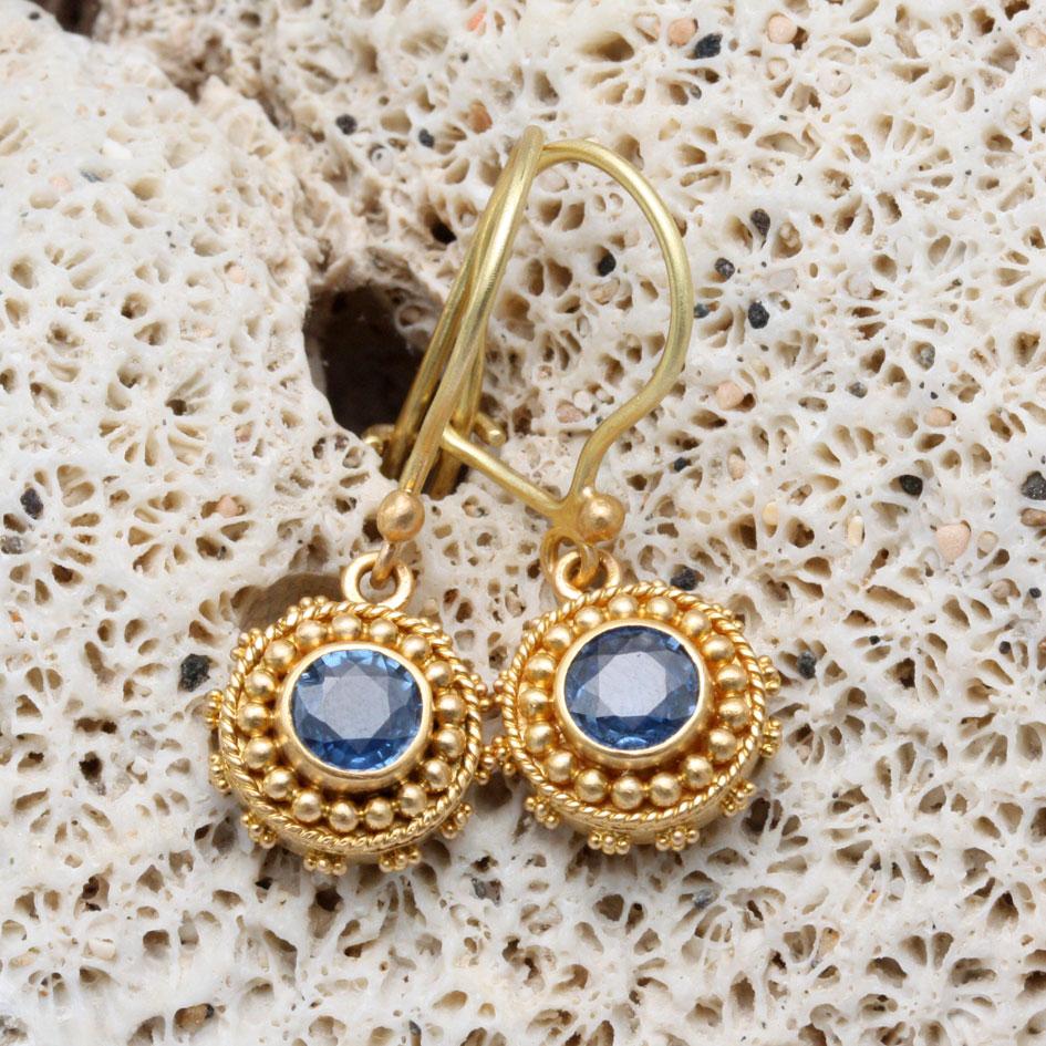 1.2 Carats Blue Sapphire Granulated 22k Gold Earrings For Sale 5