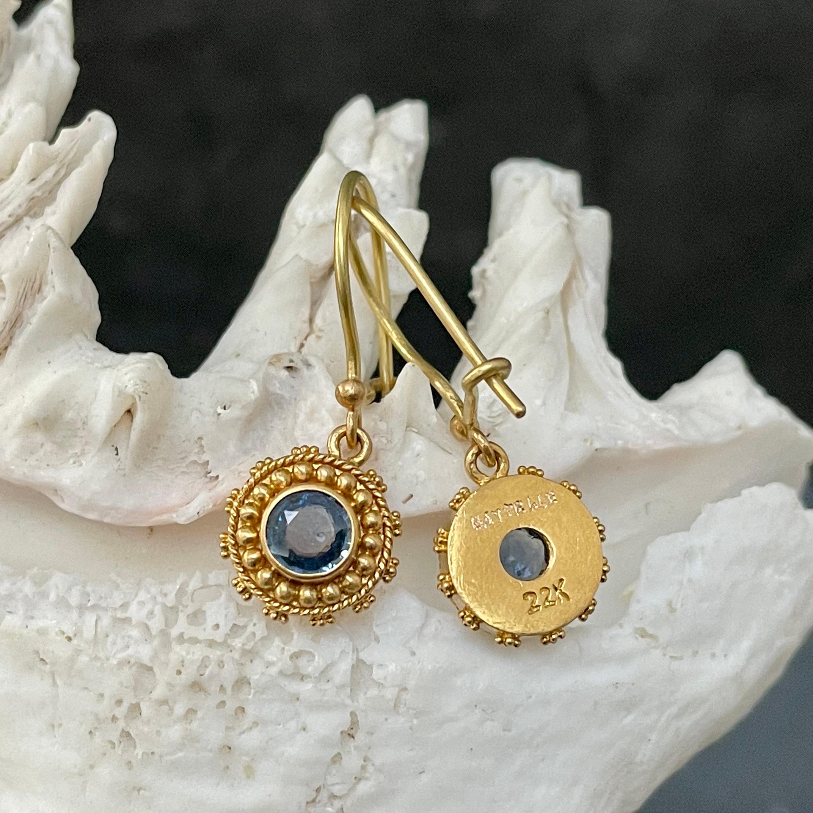 Contemporary 1.2 Carats Blue Sapphire Granulated 22k Gold Earrings For Sale