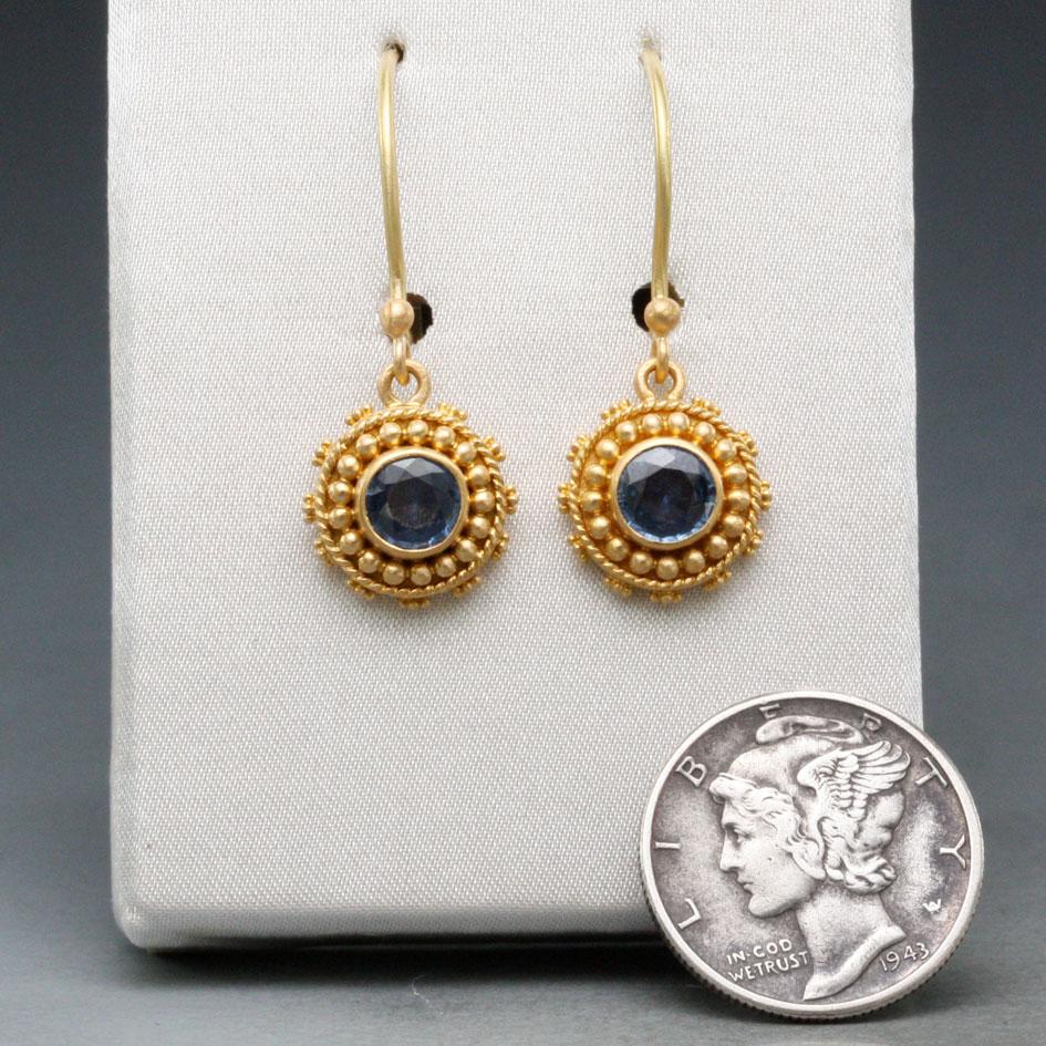 1.2 Carats Blue Sapphire Granulated 22k Gold Earrings For Sale 3