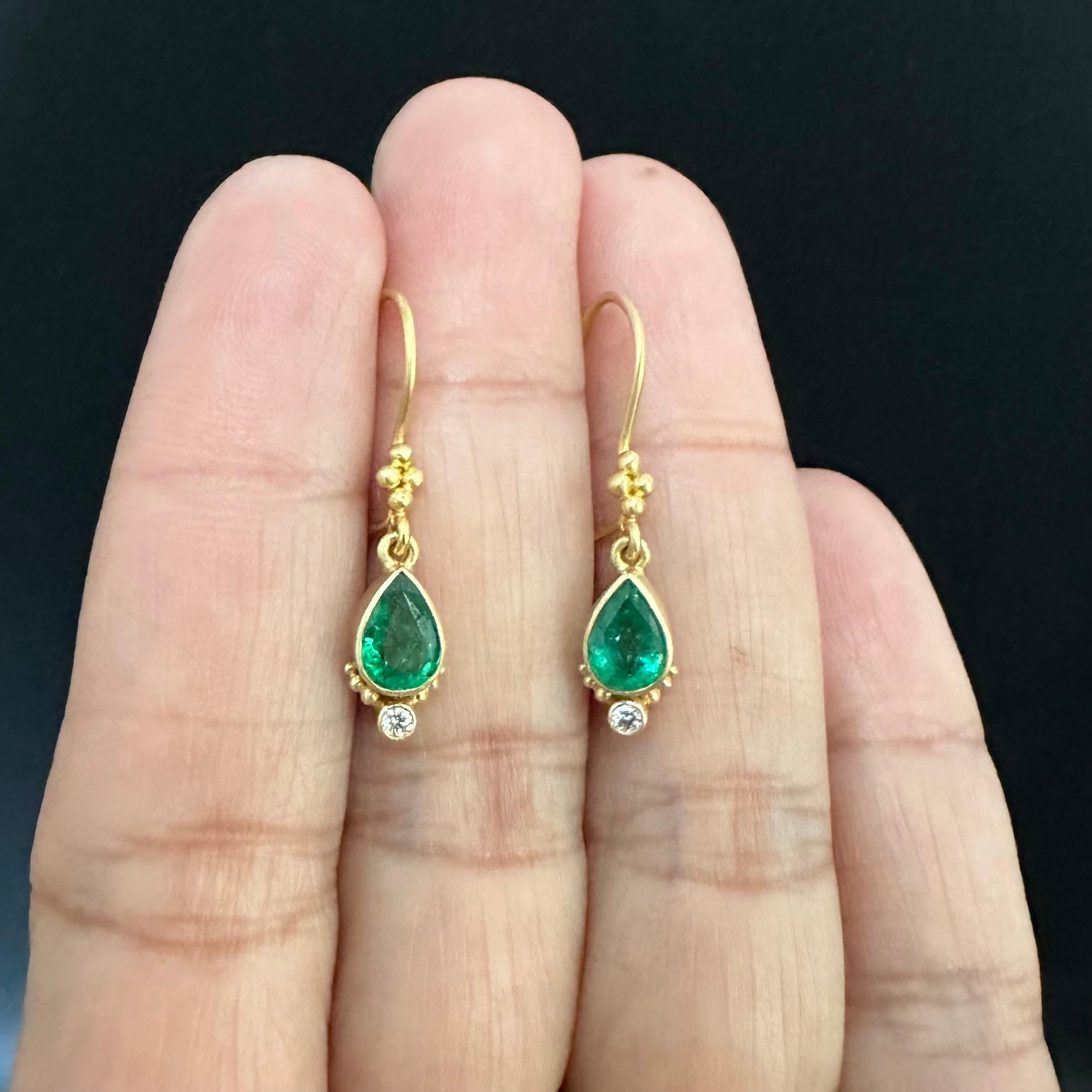 Contemporary Steven Battelle 1.2 Carats Emerald Diamond 18k Gold Wire Earrings For Sale