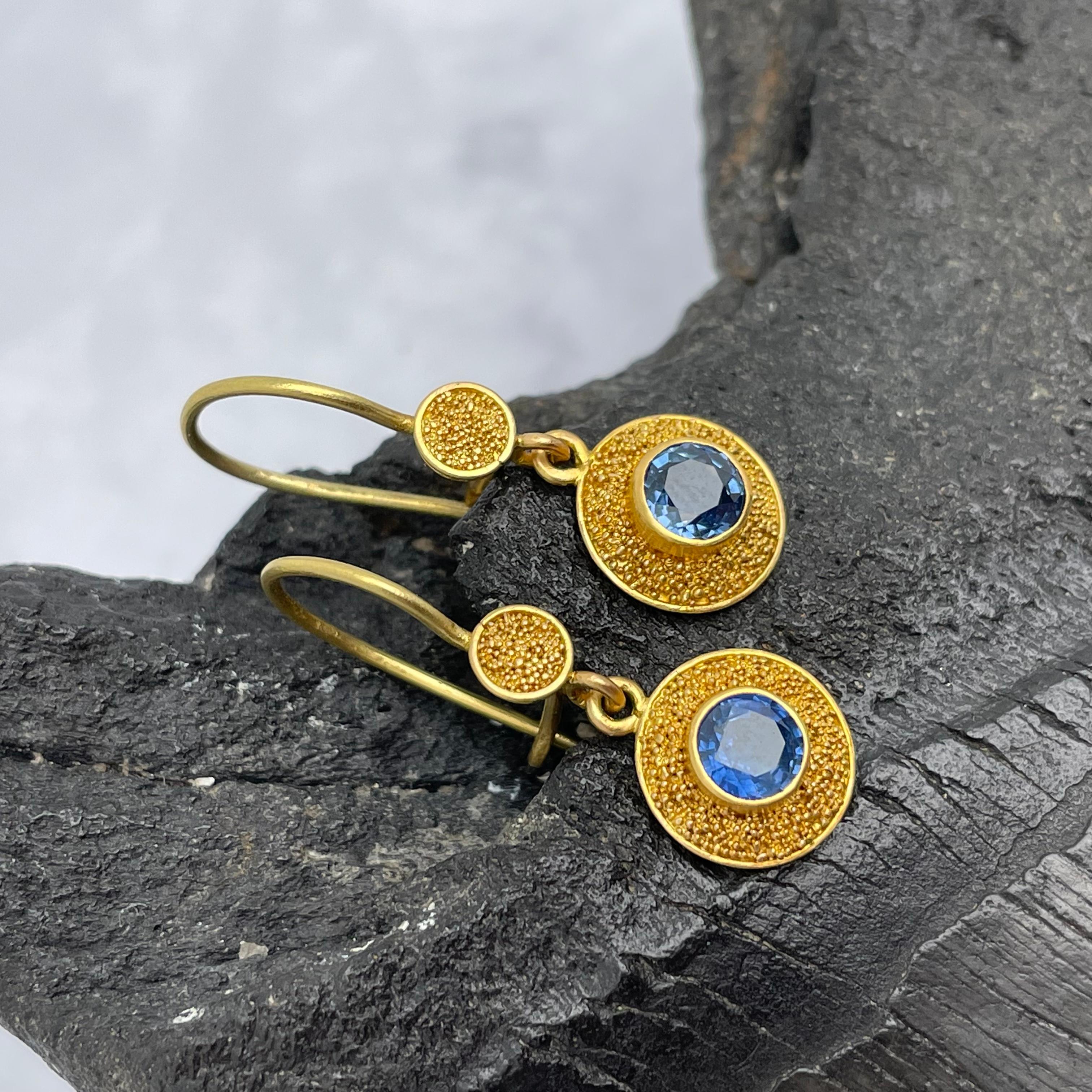 Steven Battelle 1.2 Carats Faceted Blue Sapphire 22K Gold Wire Earrings For Sale 4