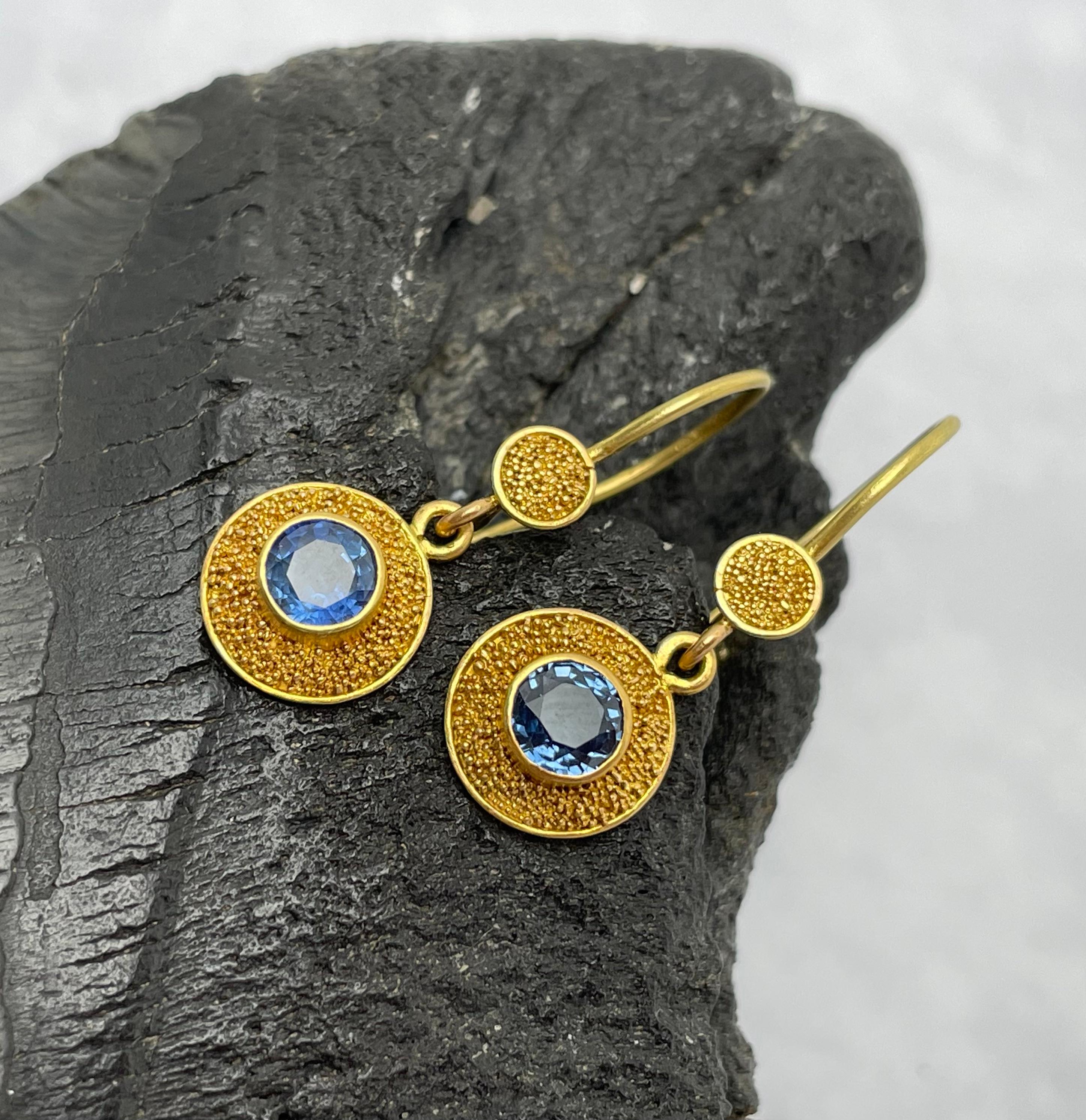 Steven Battelle 1.2 Carats Faceted Blue Sapphire 22K Gold Wire Earrings For Sale 5