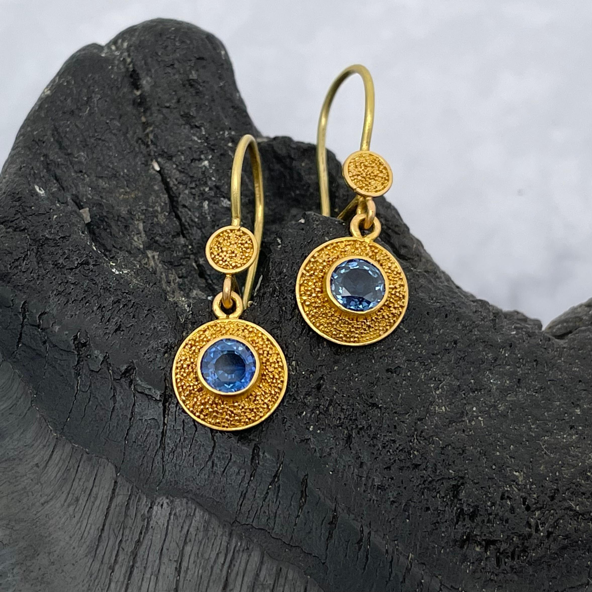 Steven Battelle 1.2 Carats Faceted Blue Sapphire 22K Gold Wire Earrings For Sale 7