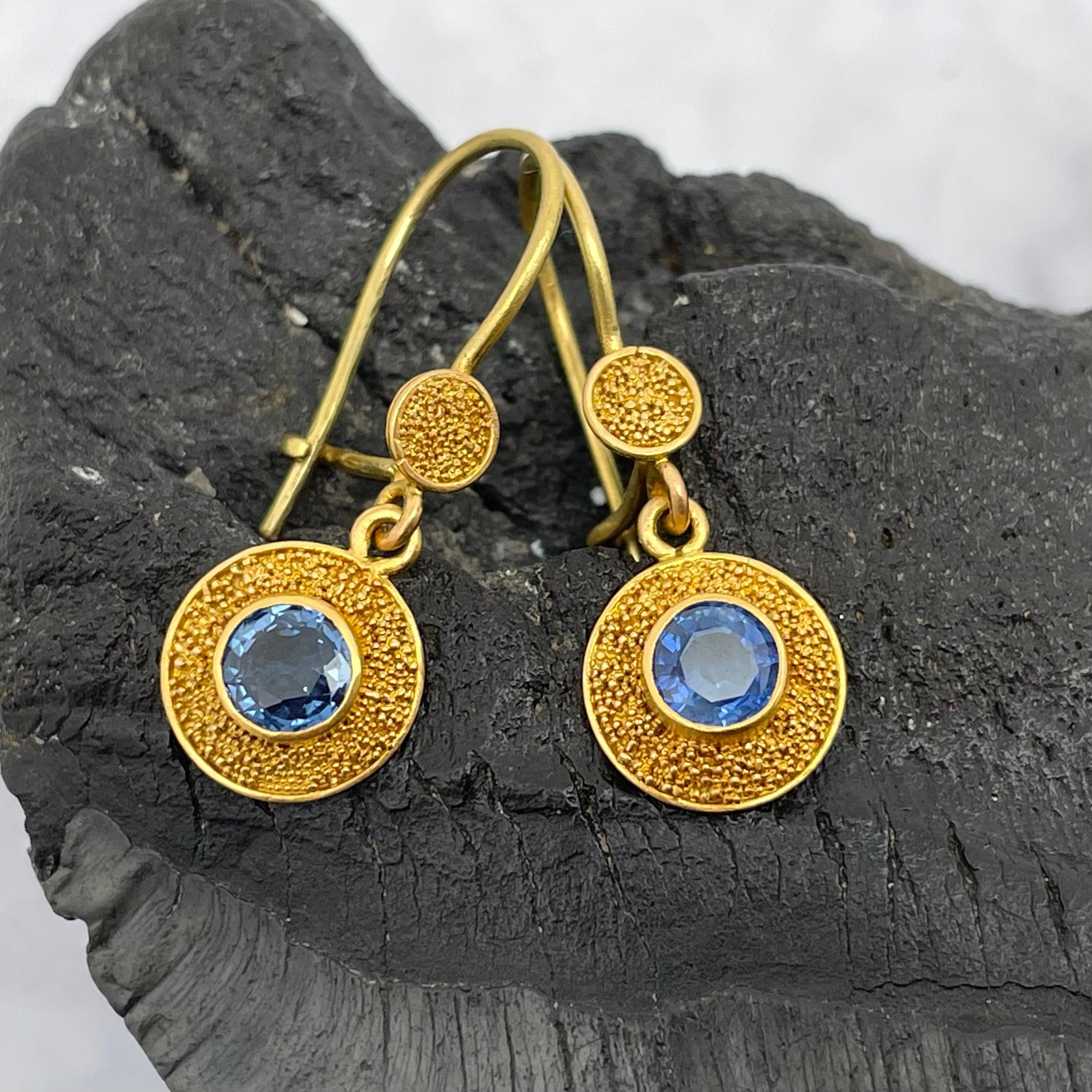 Steven Battelle 1.2 Carats Faceted Blue Sapphire 22K Gold Wire Earrings For Sale 8