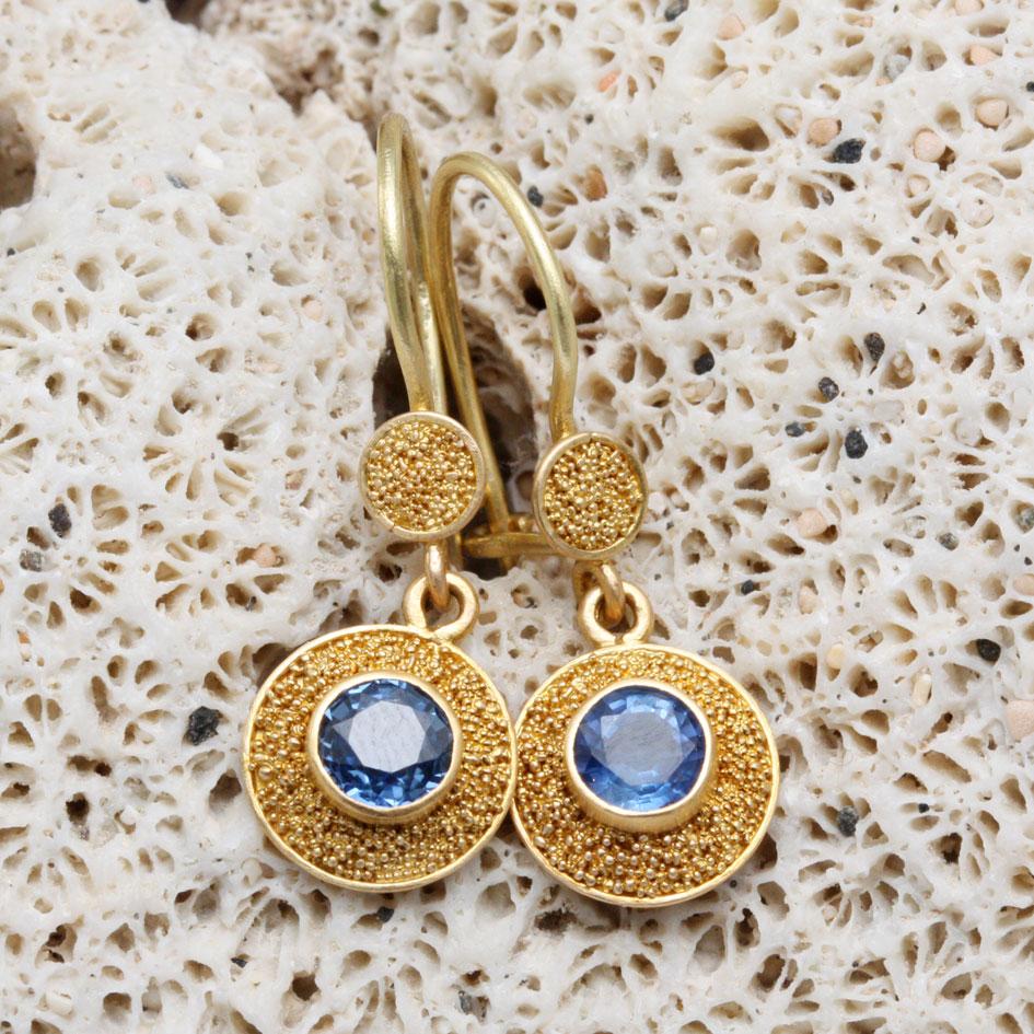 Steven Battelle 1.2 Carats Faceted Blue Sapphire 22K Gold Wire Earrings In New Condition For Sale In Soquel, CA