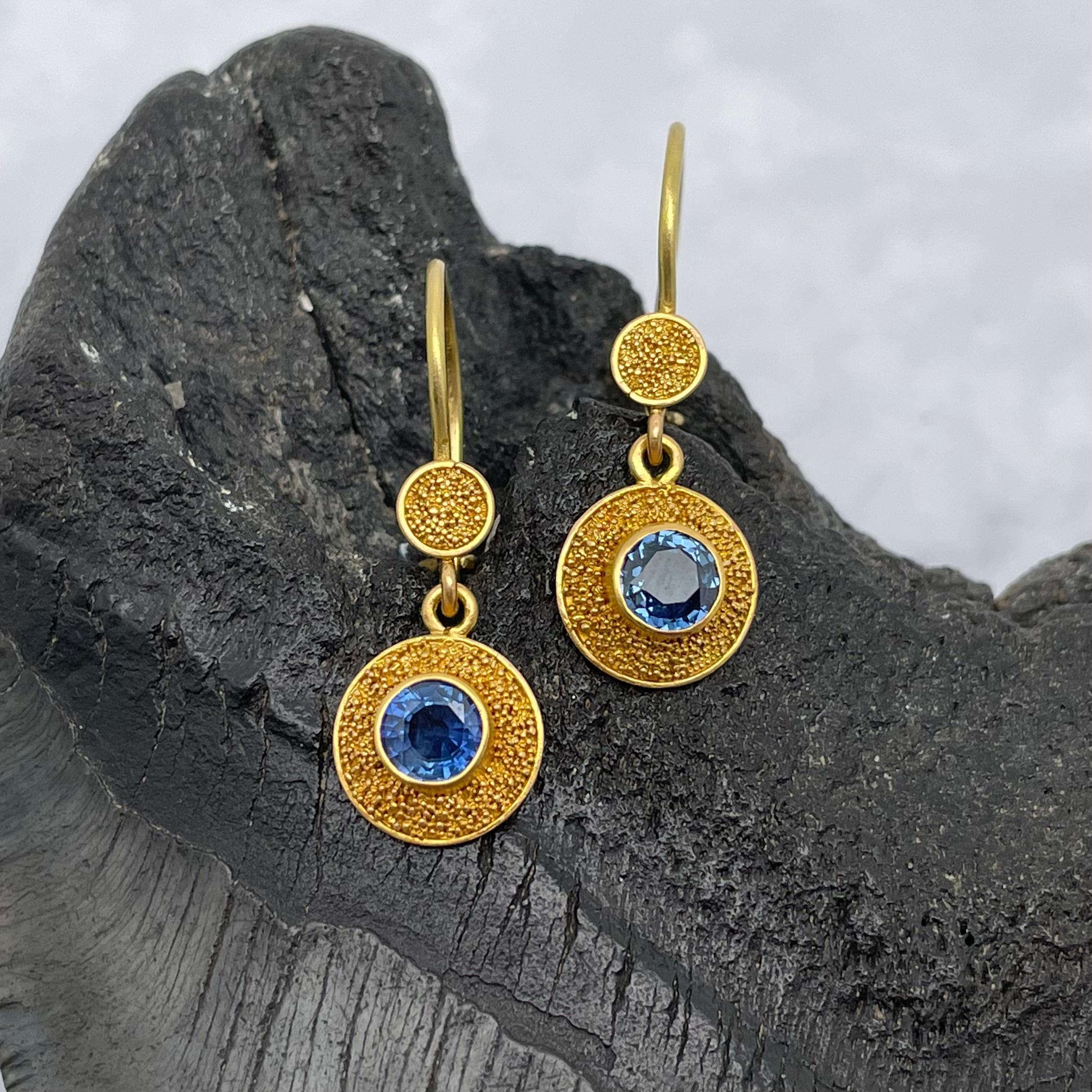 Steven Battelle 1.2 Carats Faceted Blue Sapphire 22K Gold Wire Earrings For Sale 1