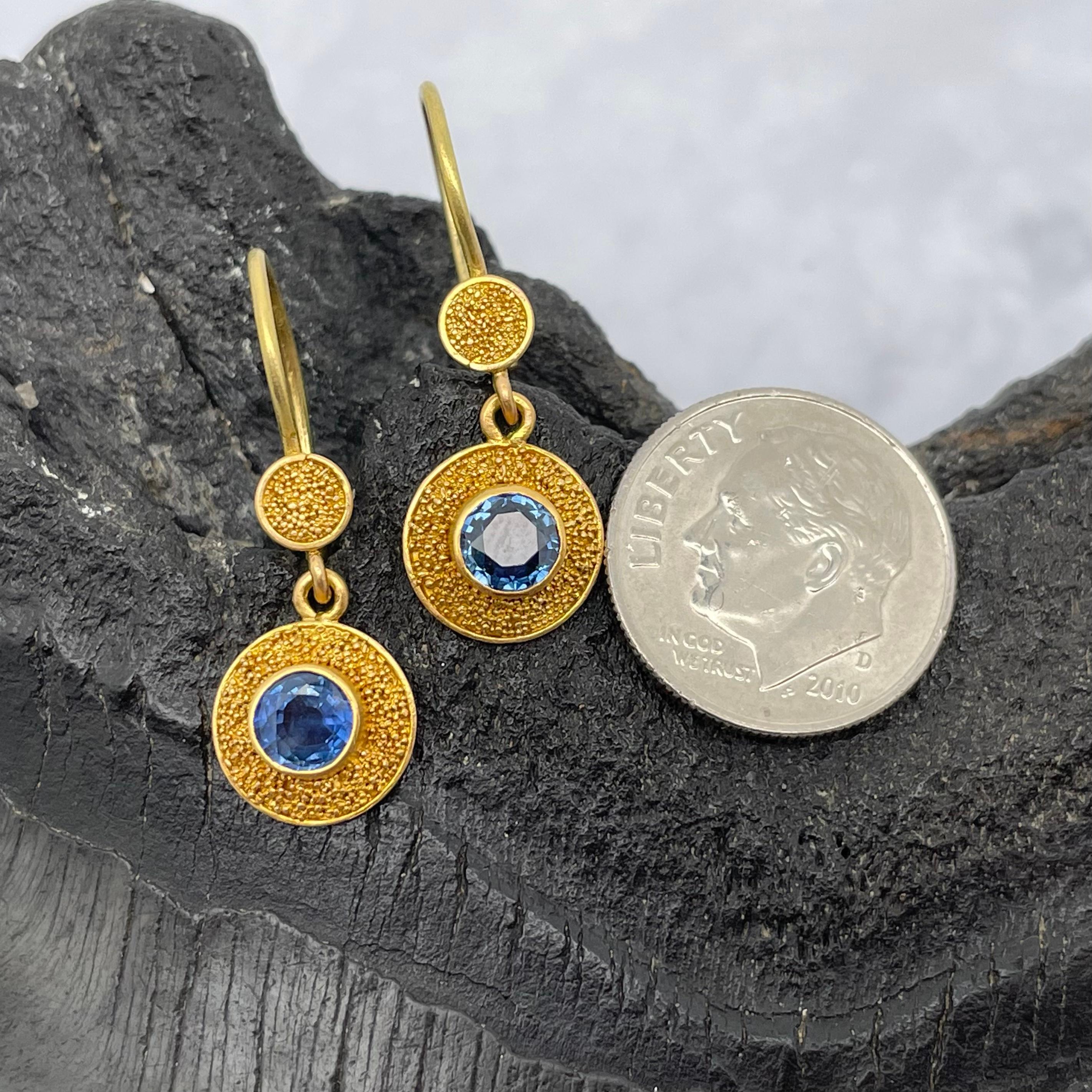 Steven Battelle 1.2 Carats Faceted Blue Sapphire 22K Gold Wire Earrings For Sale 2