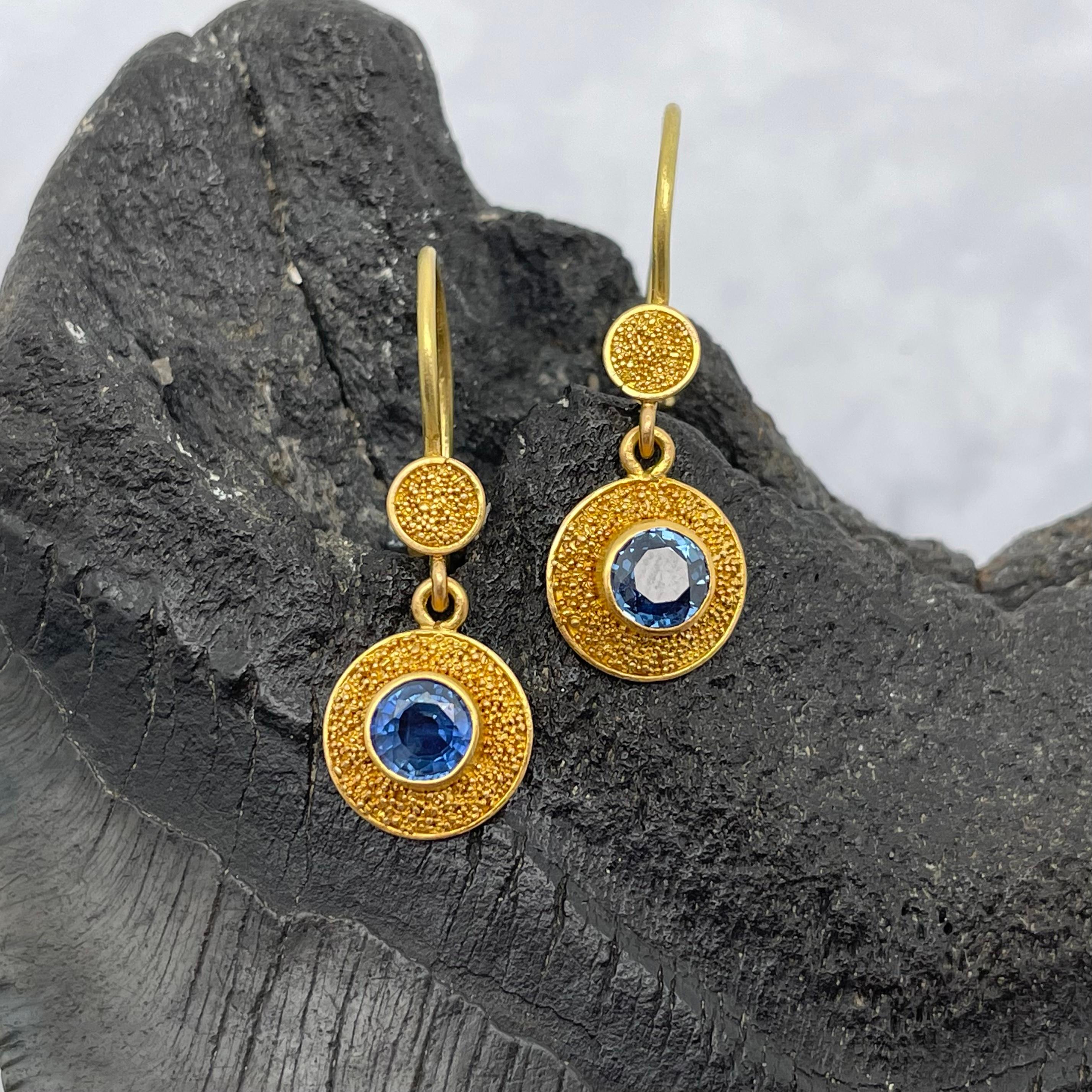 Steven Battelle 1.2 Carats Faceted Blue Sapphire 22K Gold Wire Earrings For Sale 3
