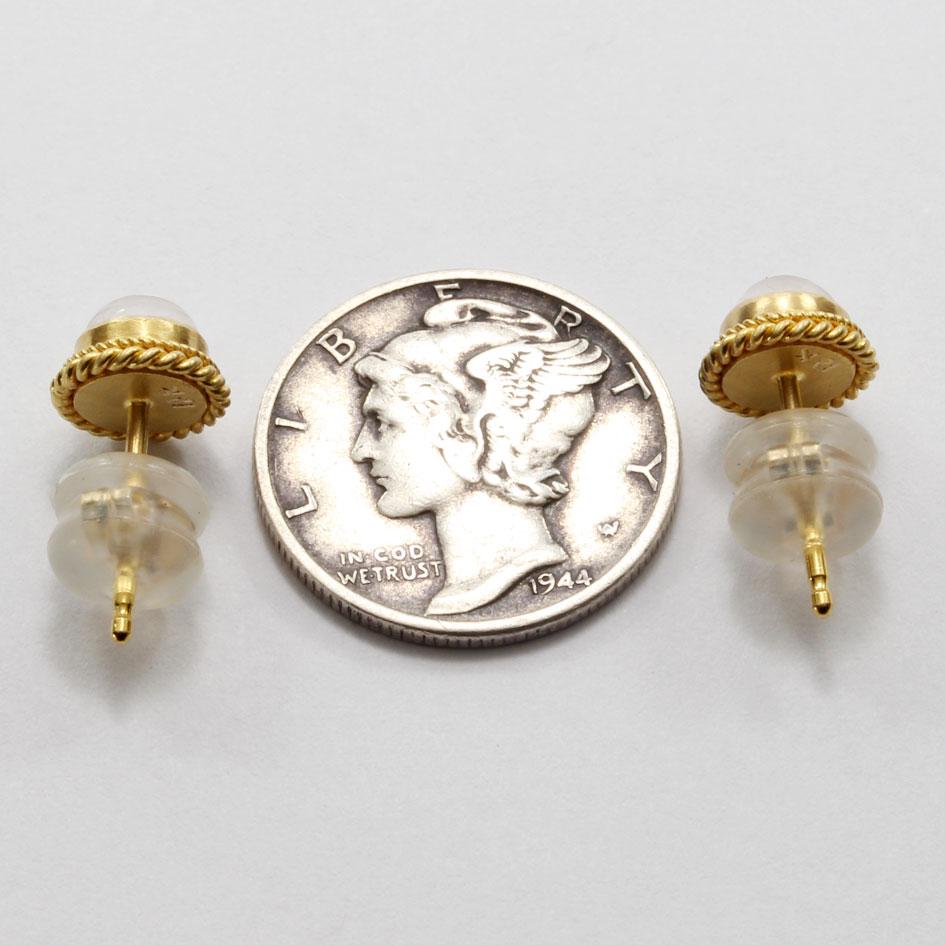 Steven Battelle Orecchini con pietra di luna arcobaleno da 1,2 carati in oro 18 carati In condizioni Nuovo in vendita a Soquel, CA