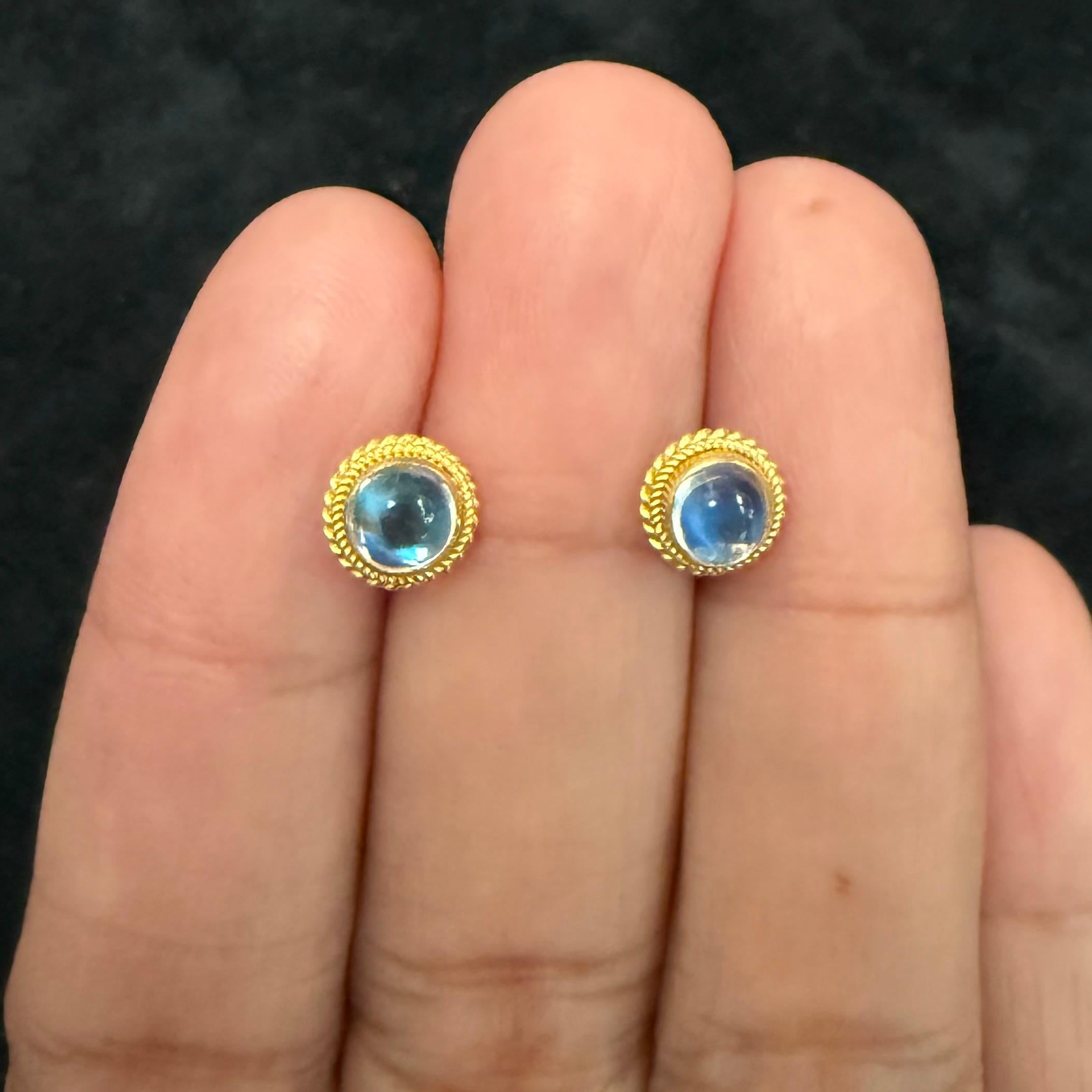 Steven Battelle Orecchini con pietra di luna arcobaleno da 1,2 carati in oro 18 carati in vendita 2