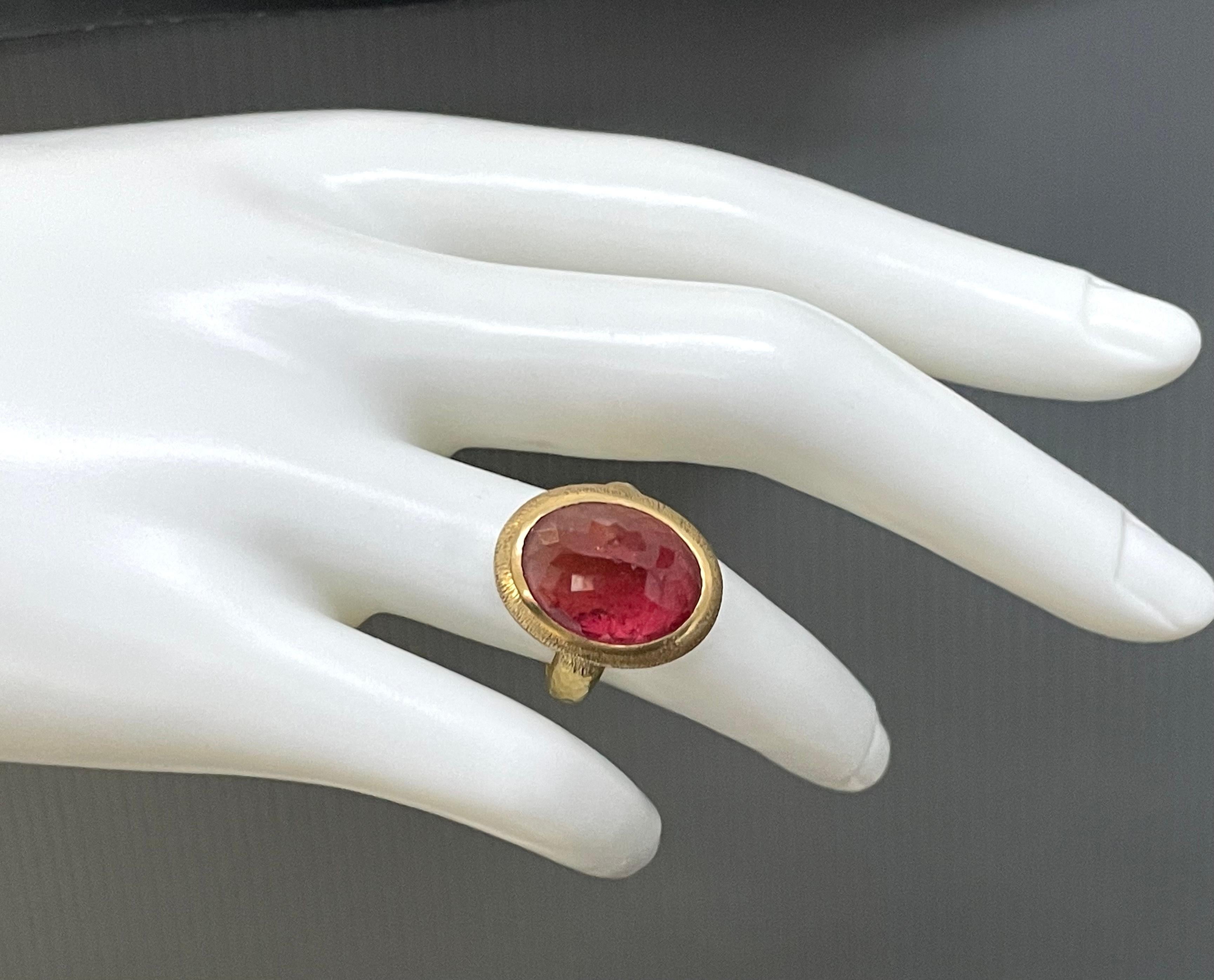 Steven Battelle, bague en or 18 carats avec tourmaline rose taillée en rose de 12,0 carats en vente 4