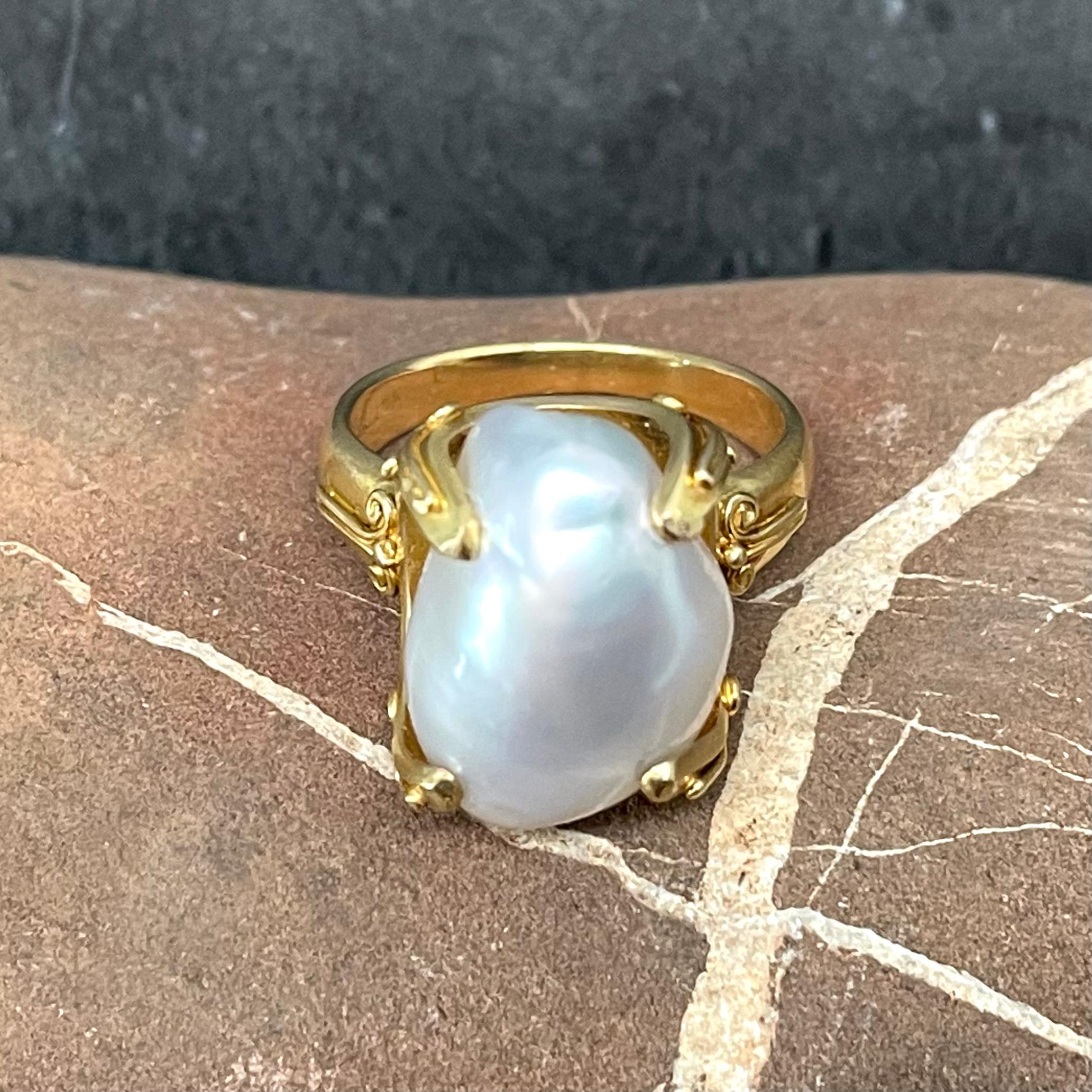 Steven Battelle 12.0 Carats Keshi Pearl 18K Gold Ring For Sale 2