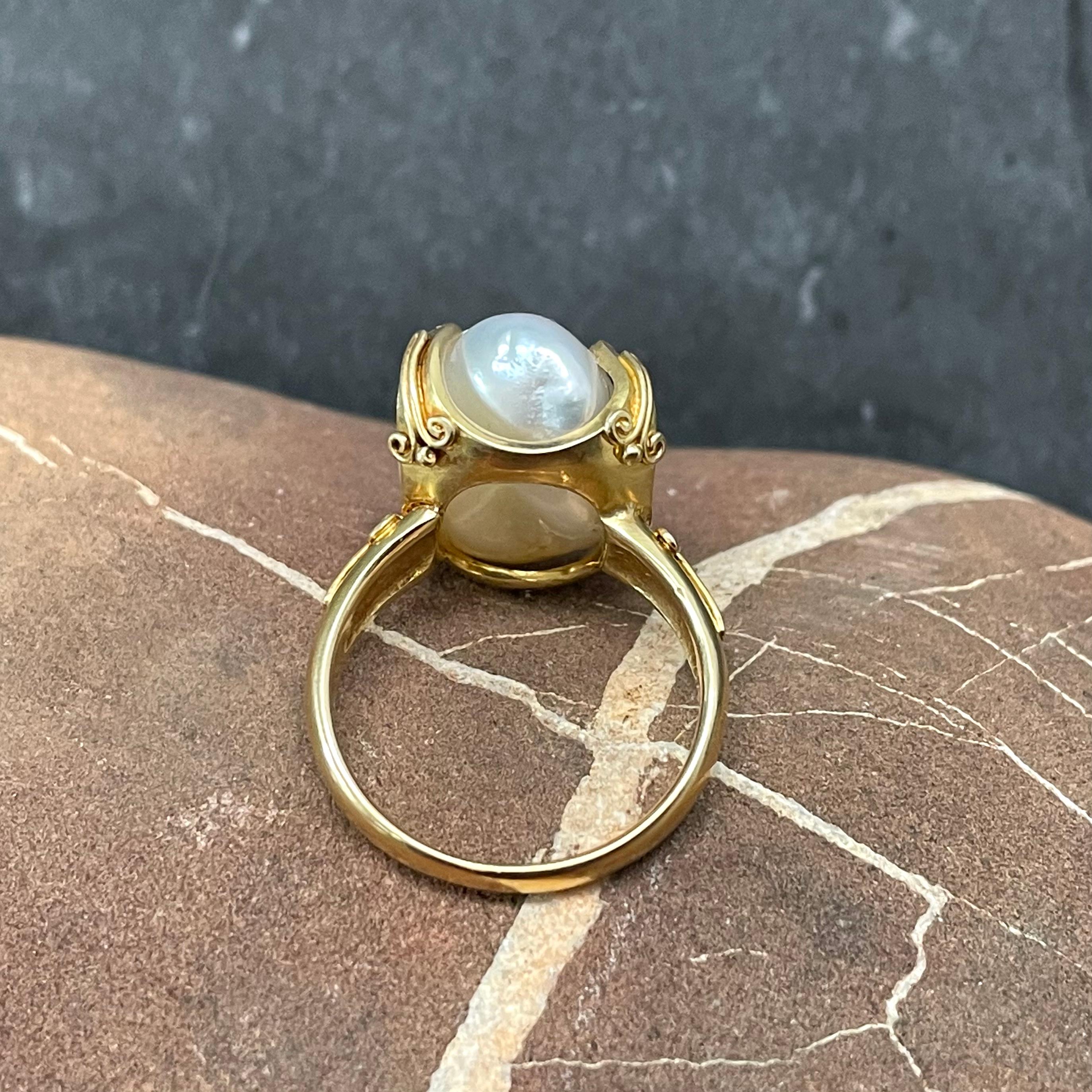 Contemporary Steven Battelle 12.0 Carats Keshi Pearl 18K Gold Ring For Sale