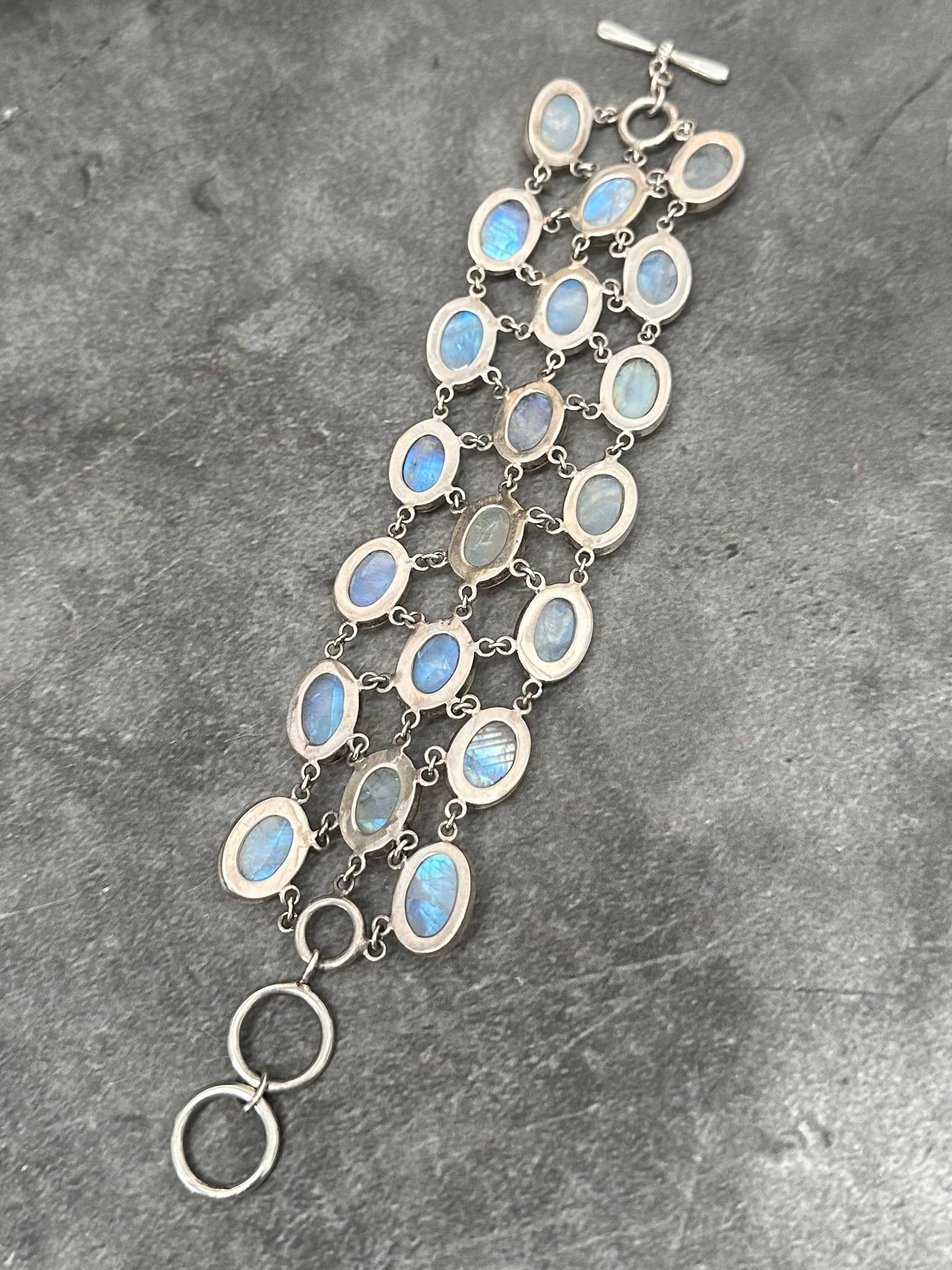 Taille cabochon Steven Battelle Bracelet en argent sterling avec pierre de lune arc-en-ciel 120,0 carats  en vente