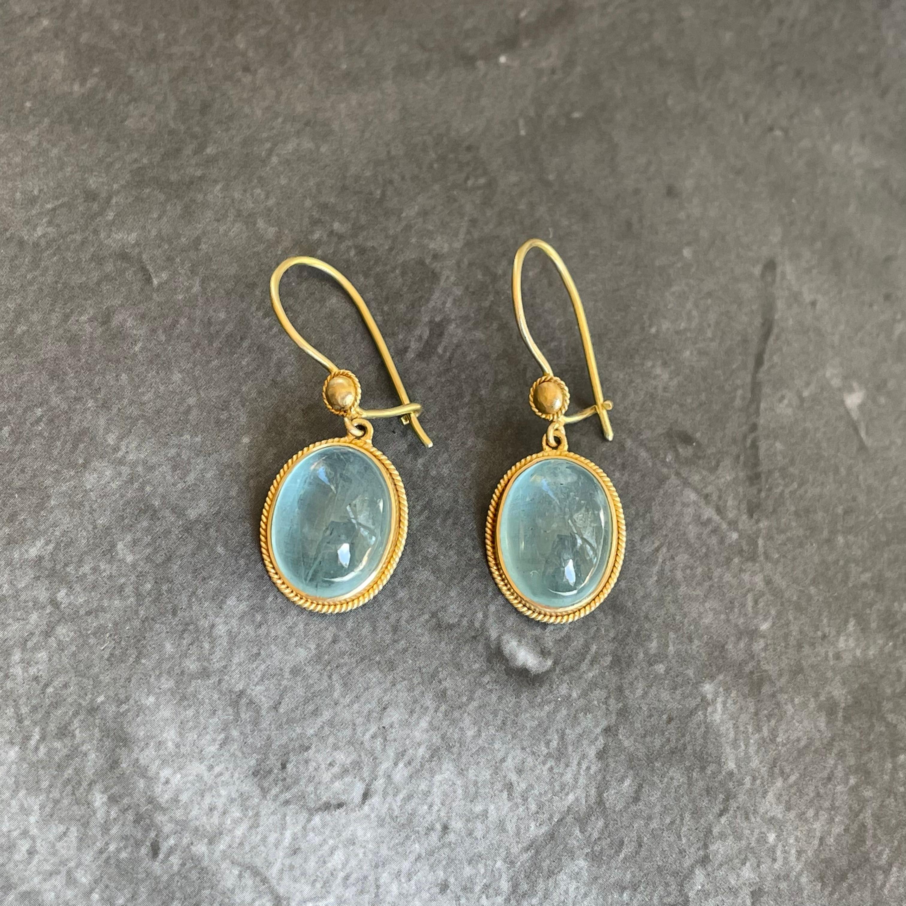 Contemporary Steven Battelle 12.1 Carat Aquamarine Cabochon 18K Gold Earrings