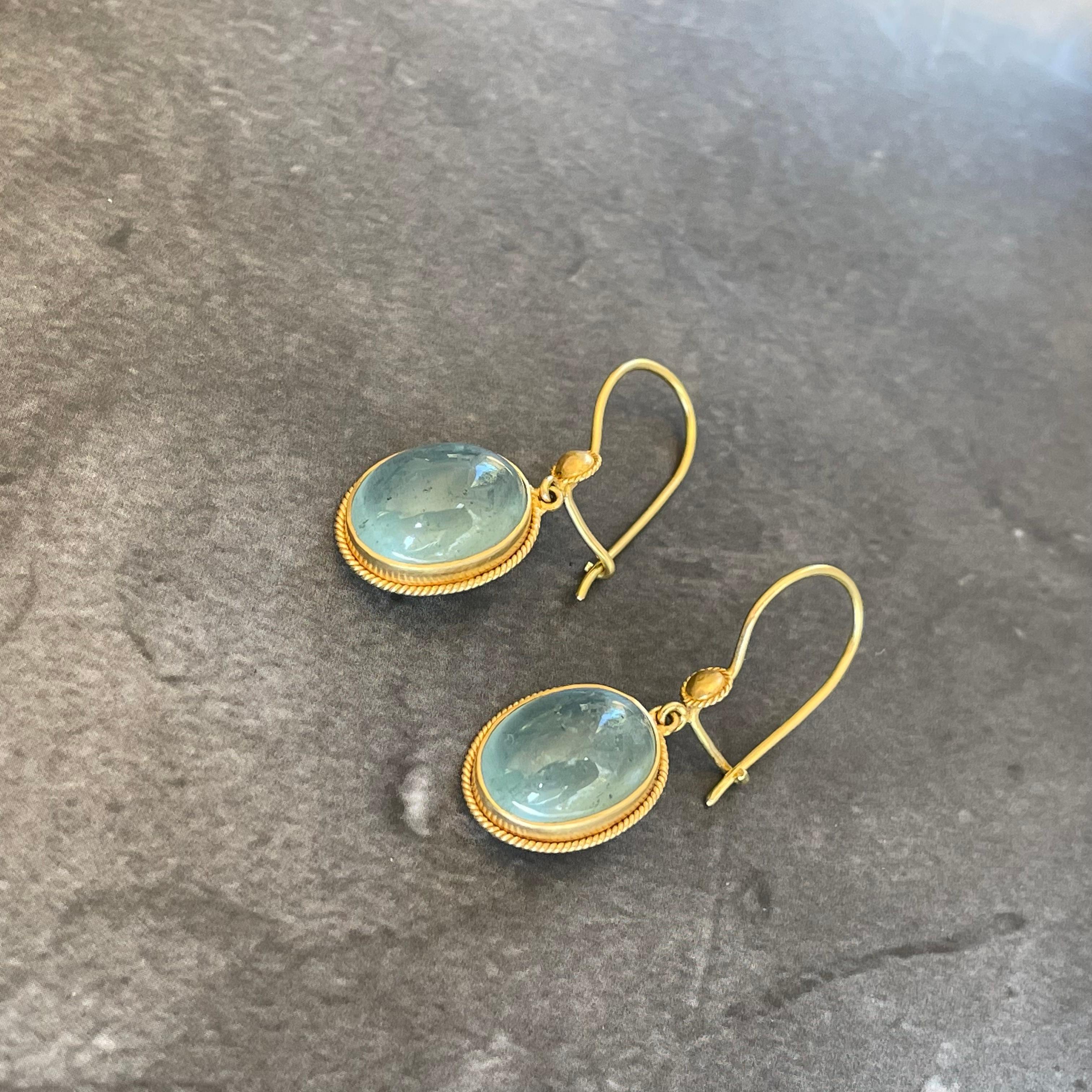 Steven Battelle 12.1 Carat Aquamarine Cabochon 18K Gold Earrings In New Condition In Soquel, CA