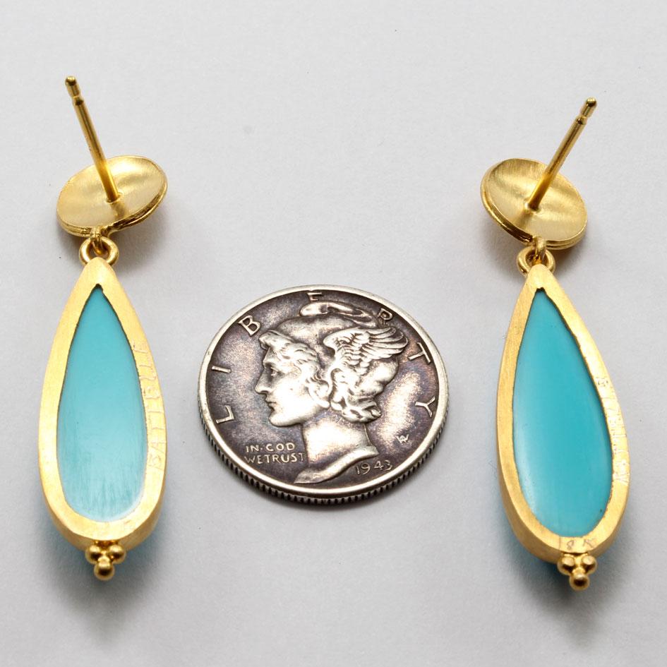 Contemporary Steven Battelle 12.4 Carats Sleeping Beauty Turquoise 18K Gold Post Earrings For Sale