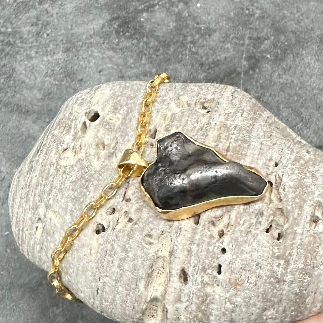 Steven Battelle 12.4 Gram Meteorite Semi-Heart Shaped 18K Gold Pendant 3