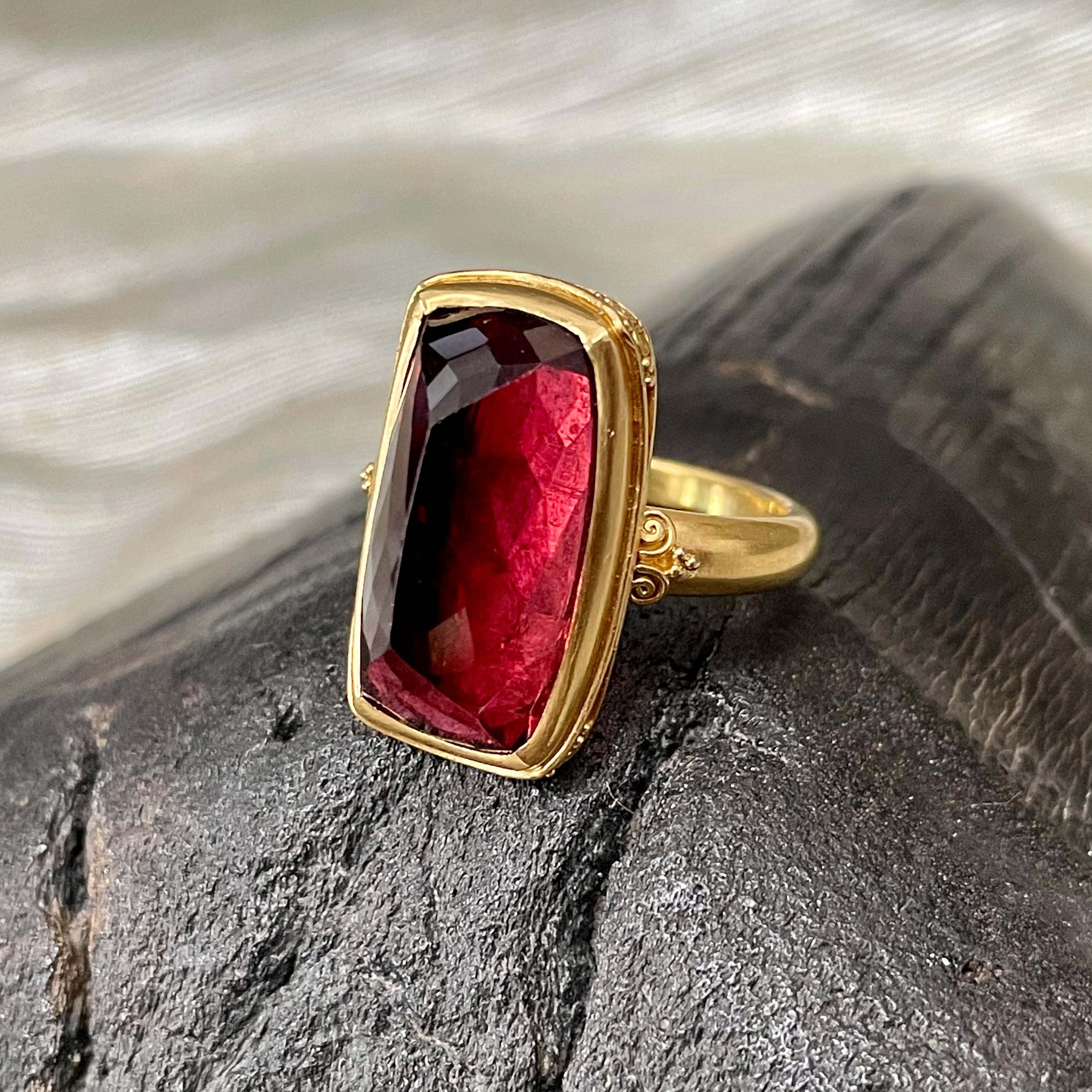 Contemporary Steven Battelle 12.6 Carats Pink Tourmaline 22K Gold Ring For Sale