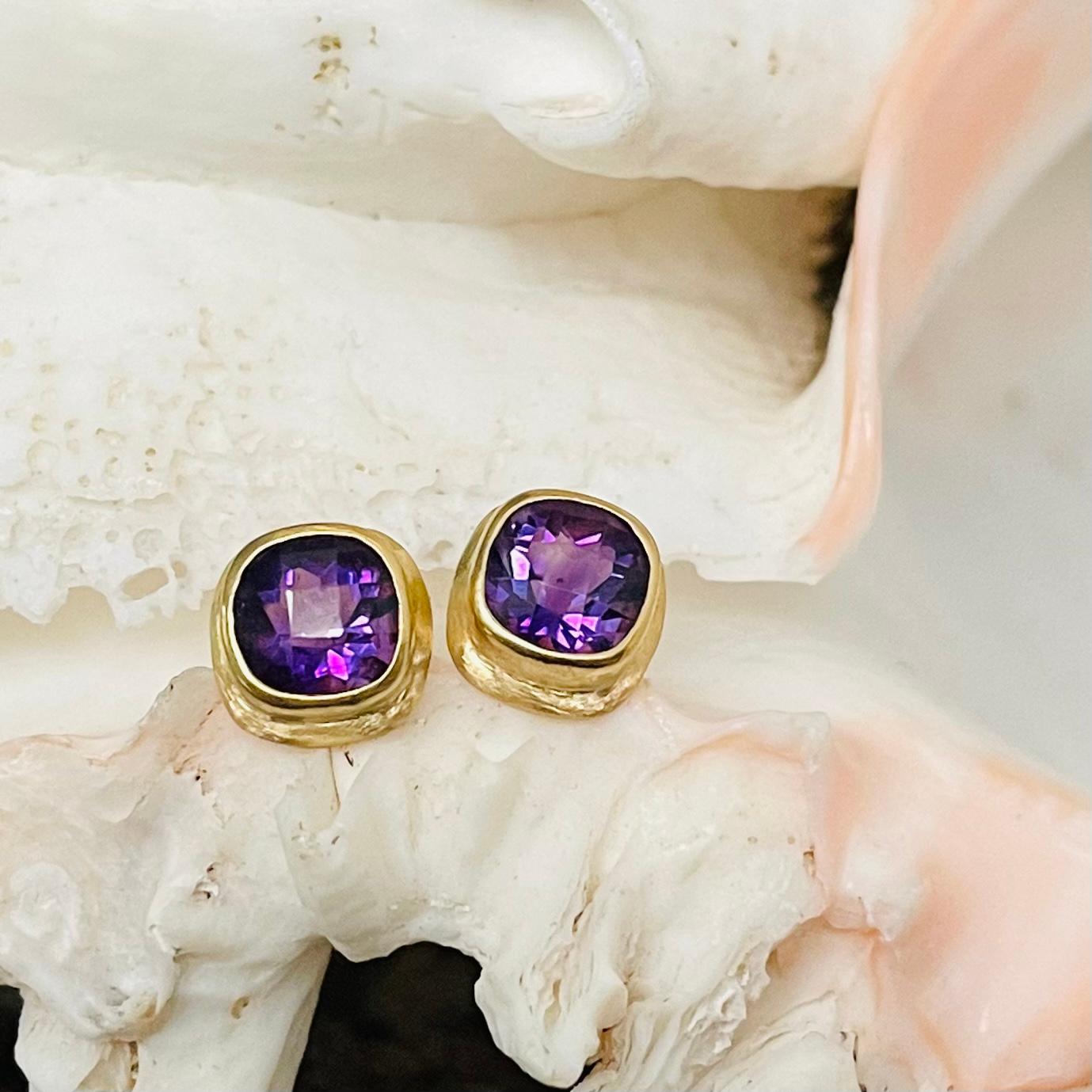 Steven Battelle 1.3 Carats Amethyst 18K Gold Post Earrings In New Condition For Sale In Soquel, CA