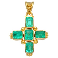 1,3 Karat kolumbianische Smaragde 18K Gold Kreuz-Anhänger von Steven Battelle