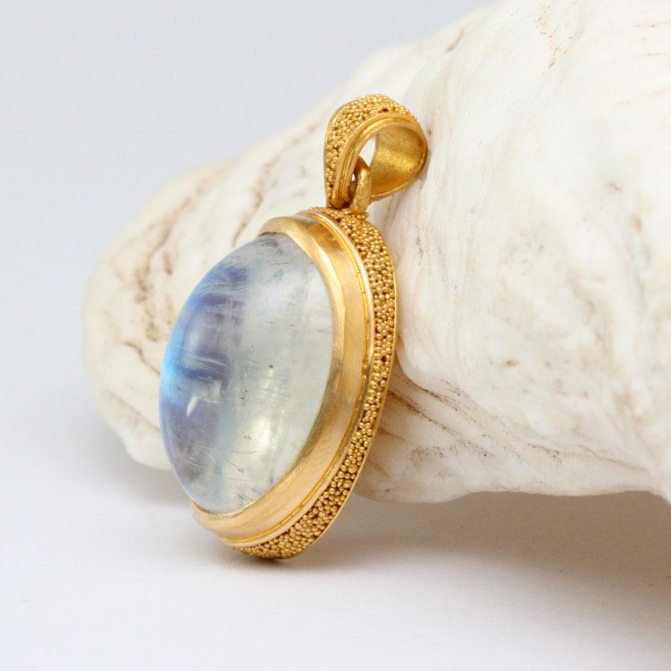 Steven Battelle 13.3 Carats Rainbow Moonstone 22k Gold Pendant In New Condition For Sale In Soquel, CA