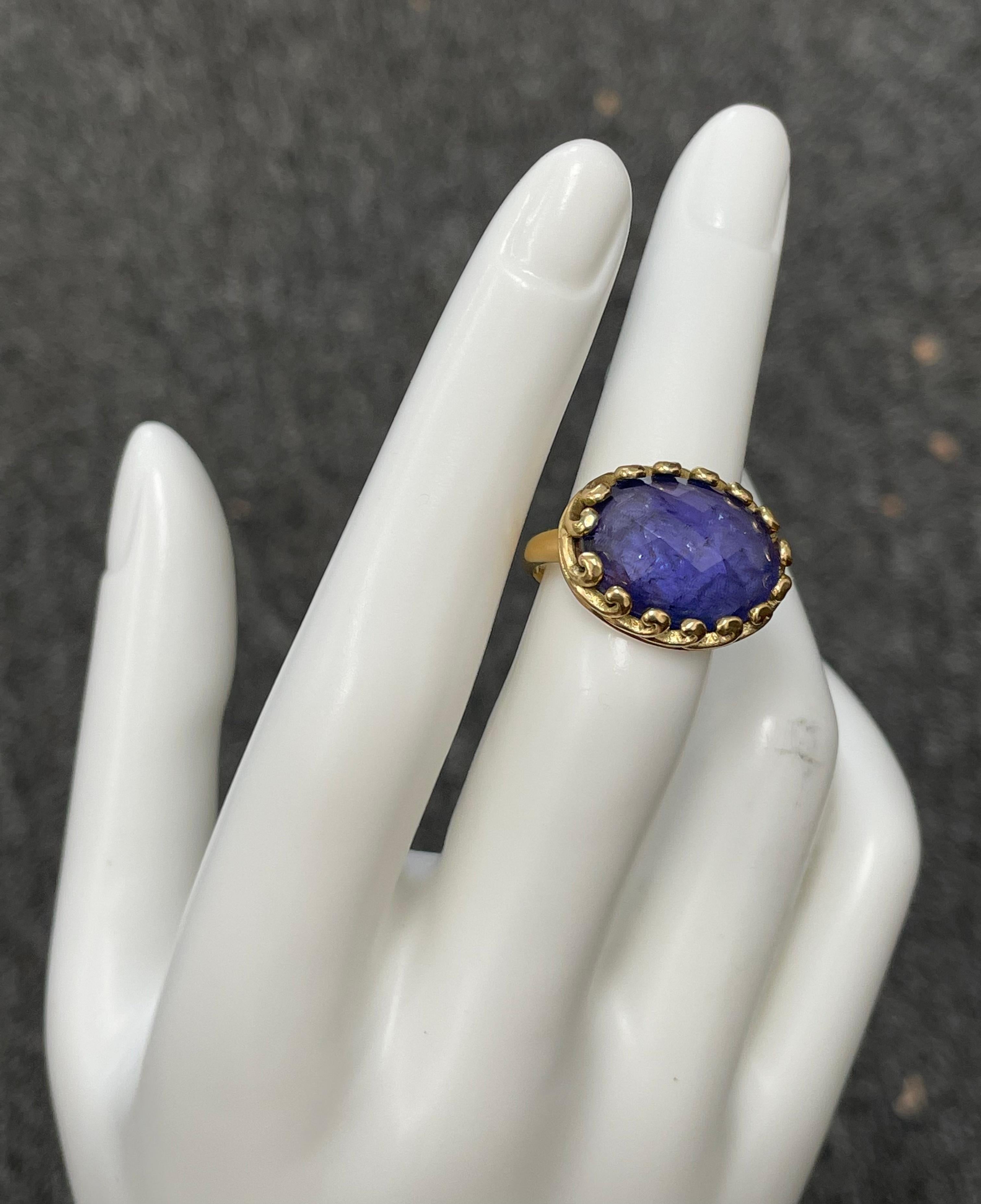 Women's or Men's 13.3 Carats Rose Cut Tanzanite 18k Gold Ring For Sale