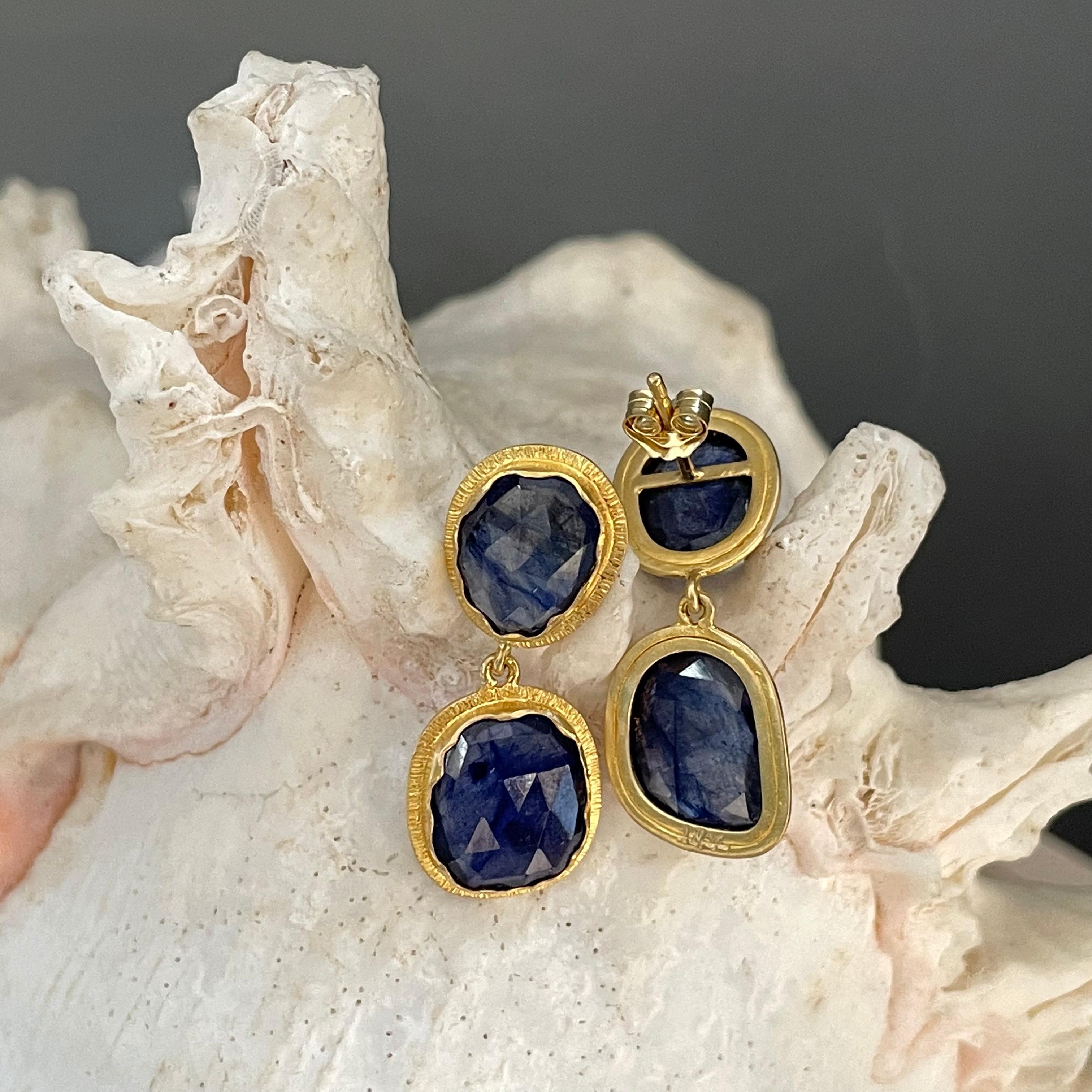 Contemporary Steven Battelle 13.5 Carats Blue Sapphire 18K Gold Post Earrings For Sale